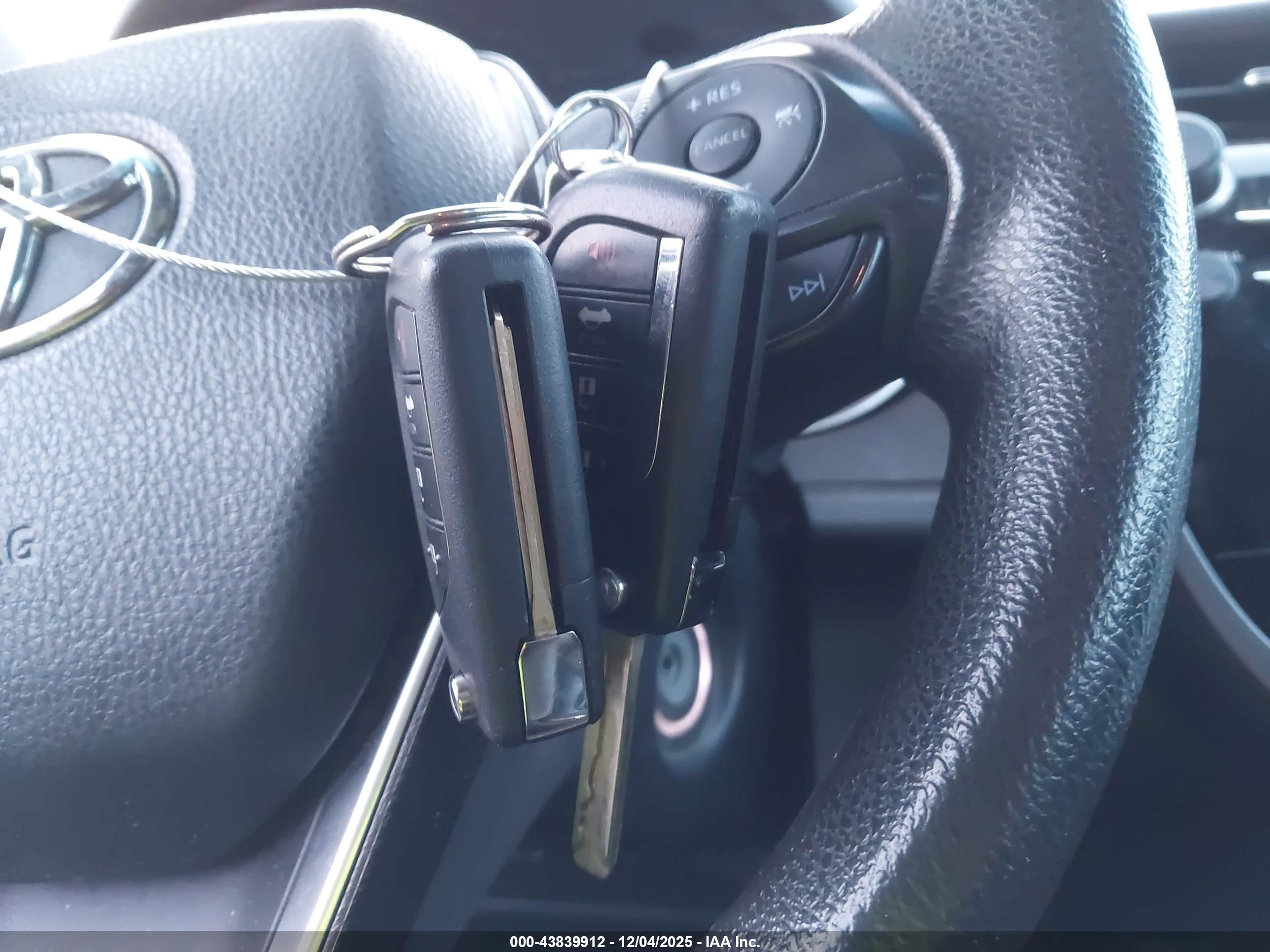 TOYOTA CAMRY image 11