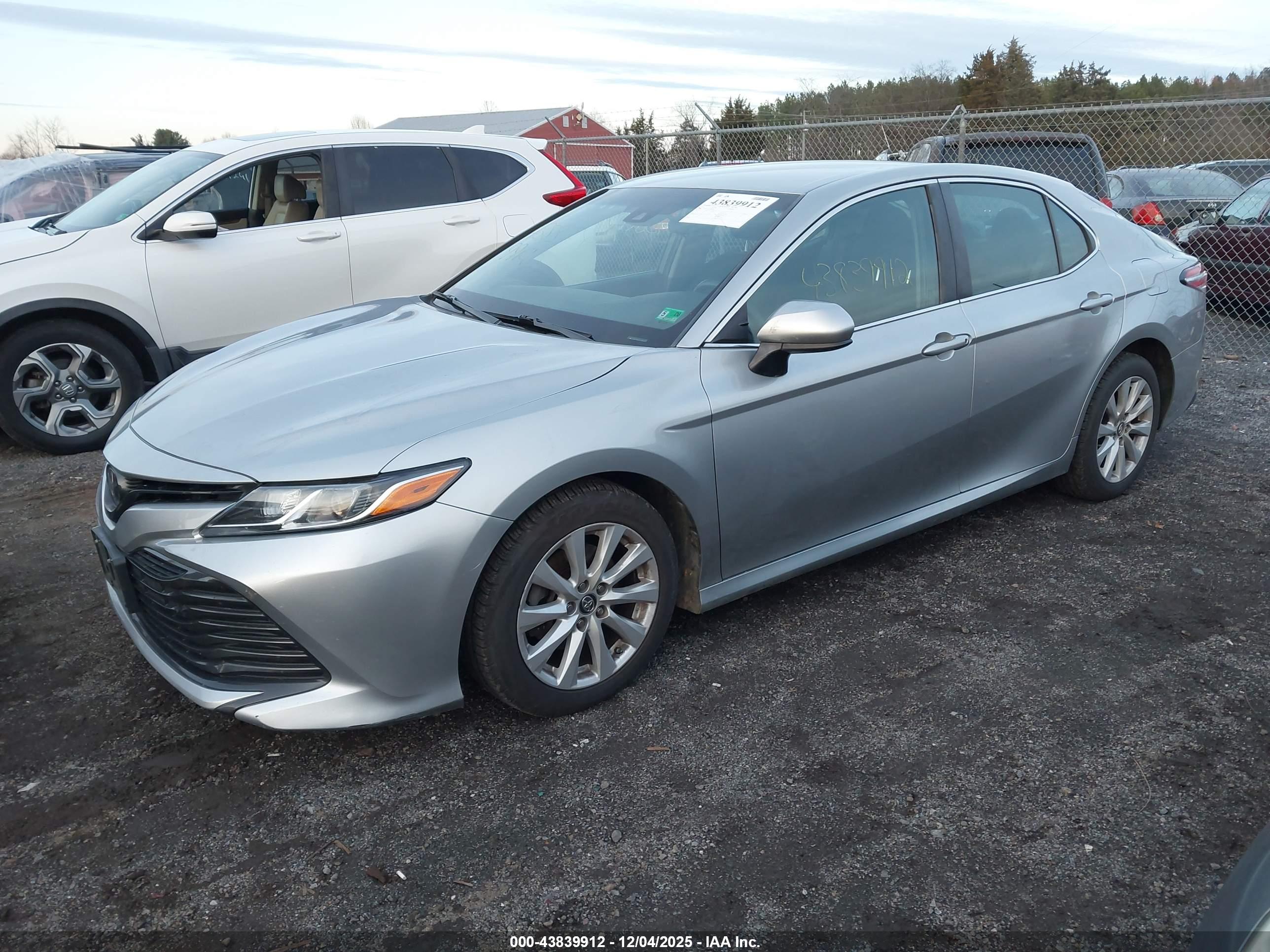 TOYOTA CAMRY image 2