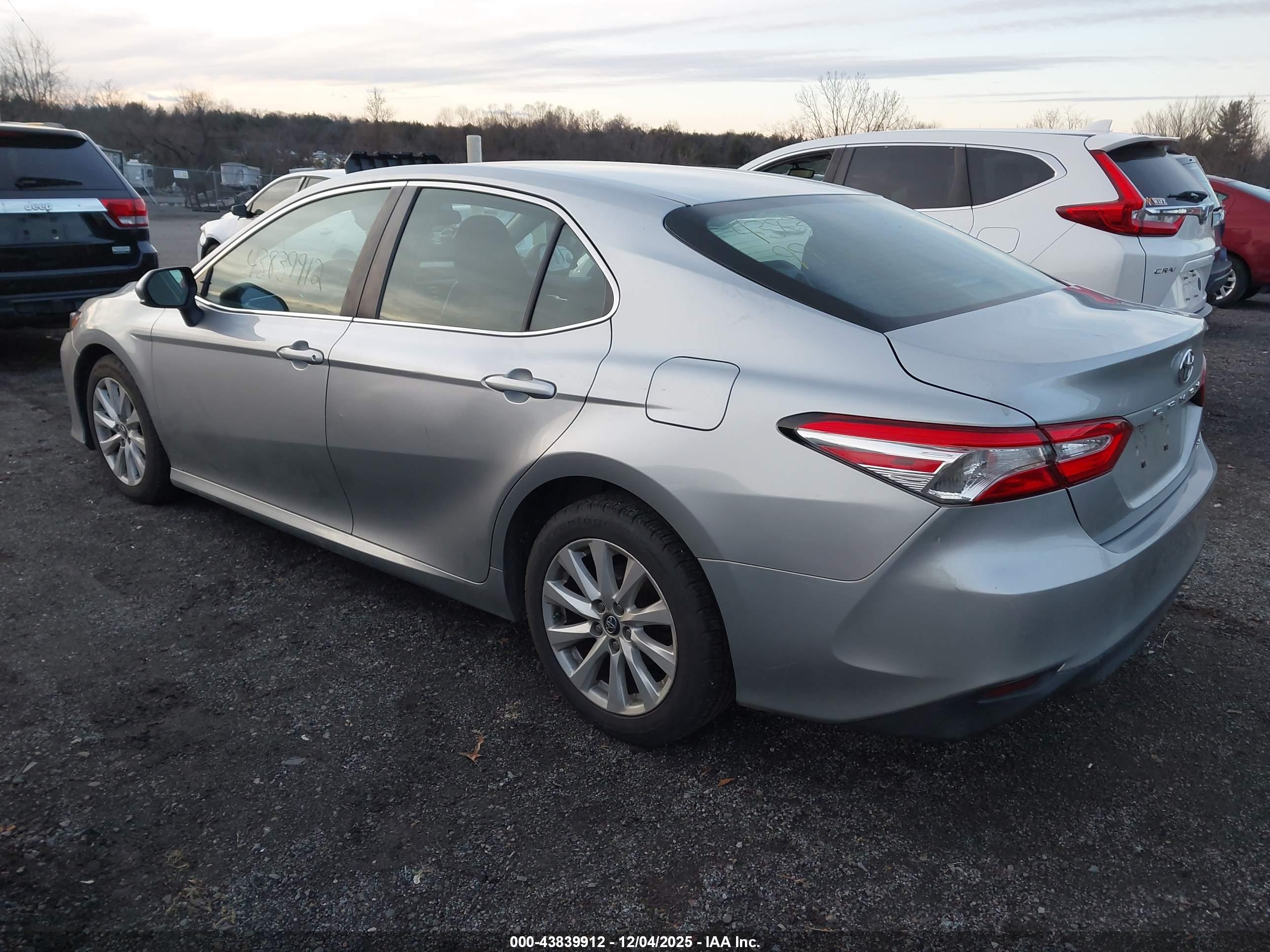 TOYOTA CAMRY image 3