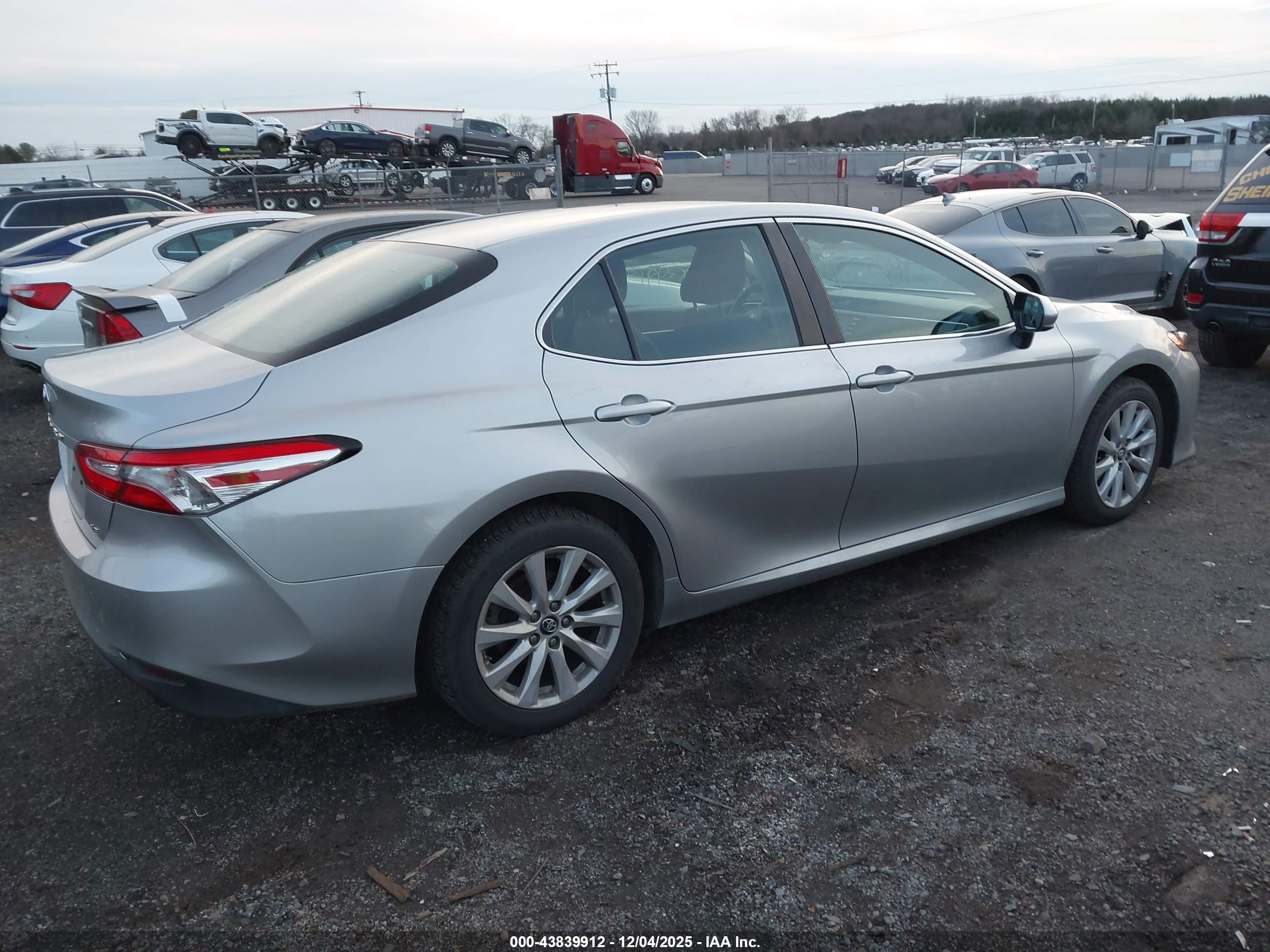 TOYOTA CAMRY image 4