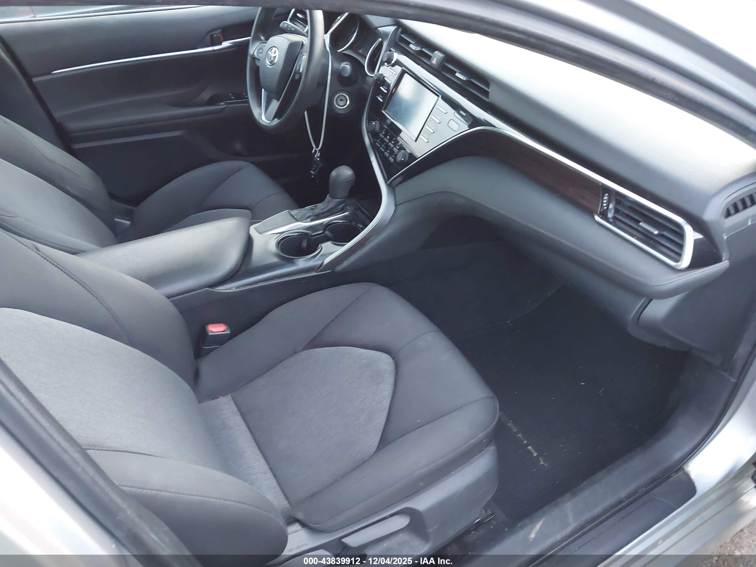 TOYOTA CAMRY image 5