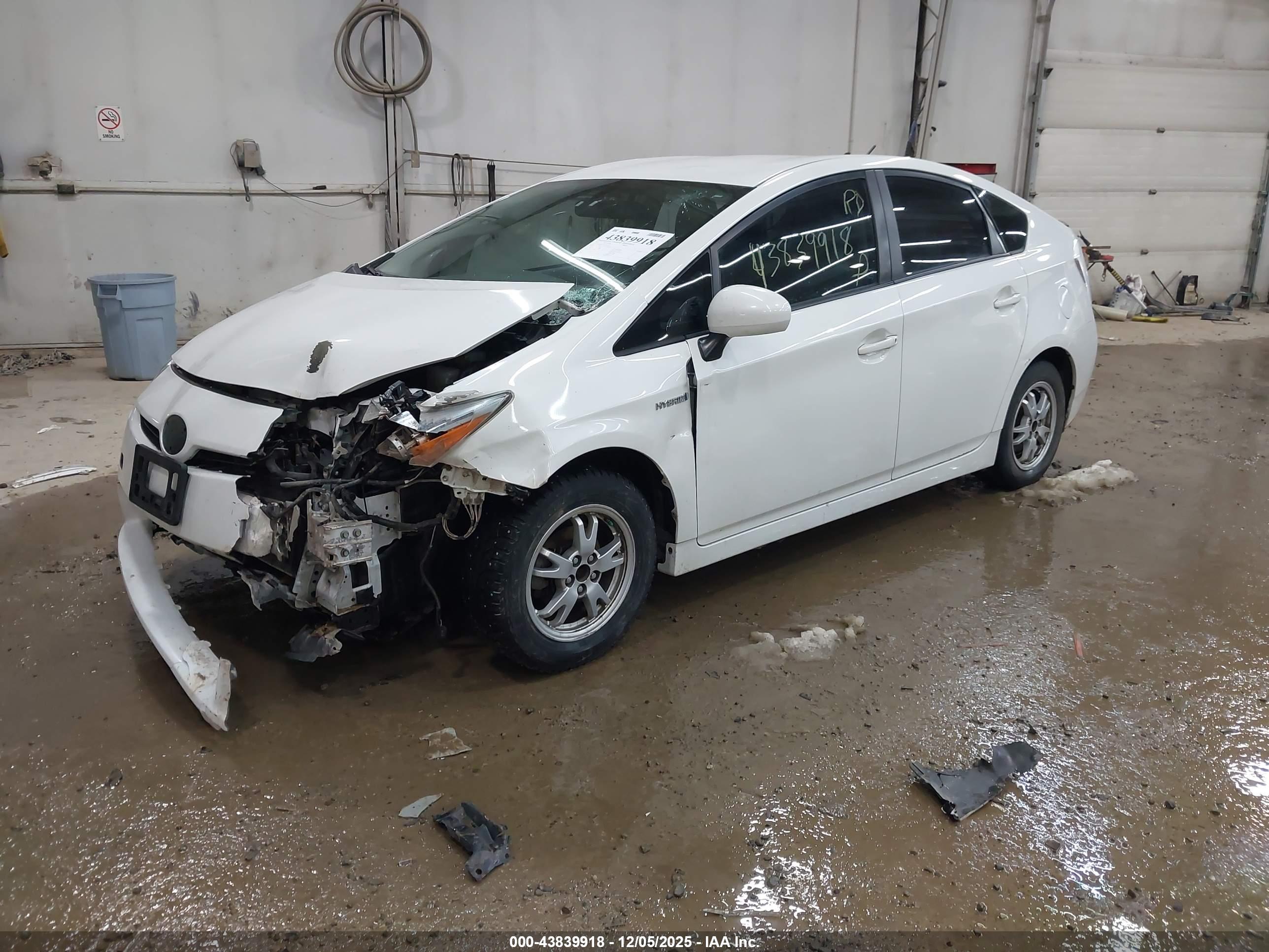 TOYOTA PRIUS image 2