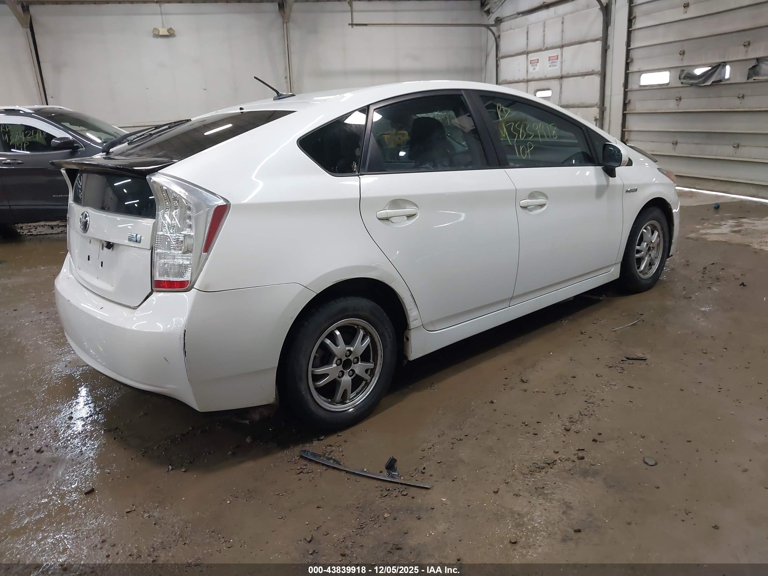 TOYOTA PRIUS image 4