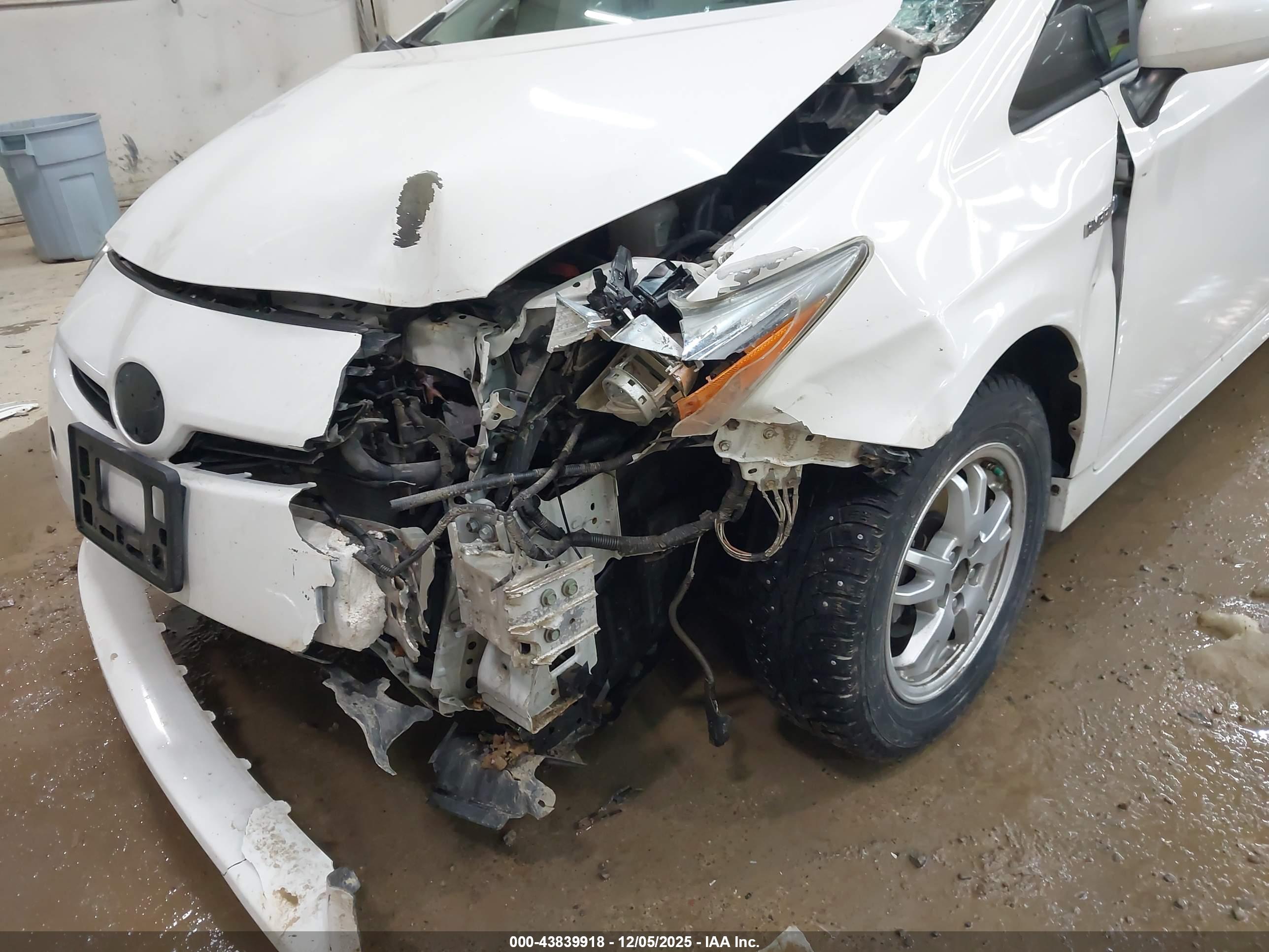 TOYOTA PRIUS image 6