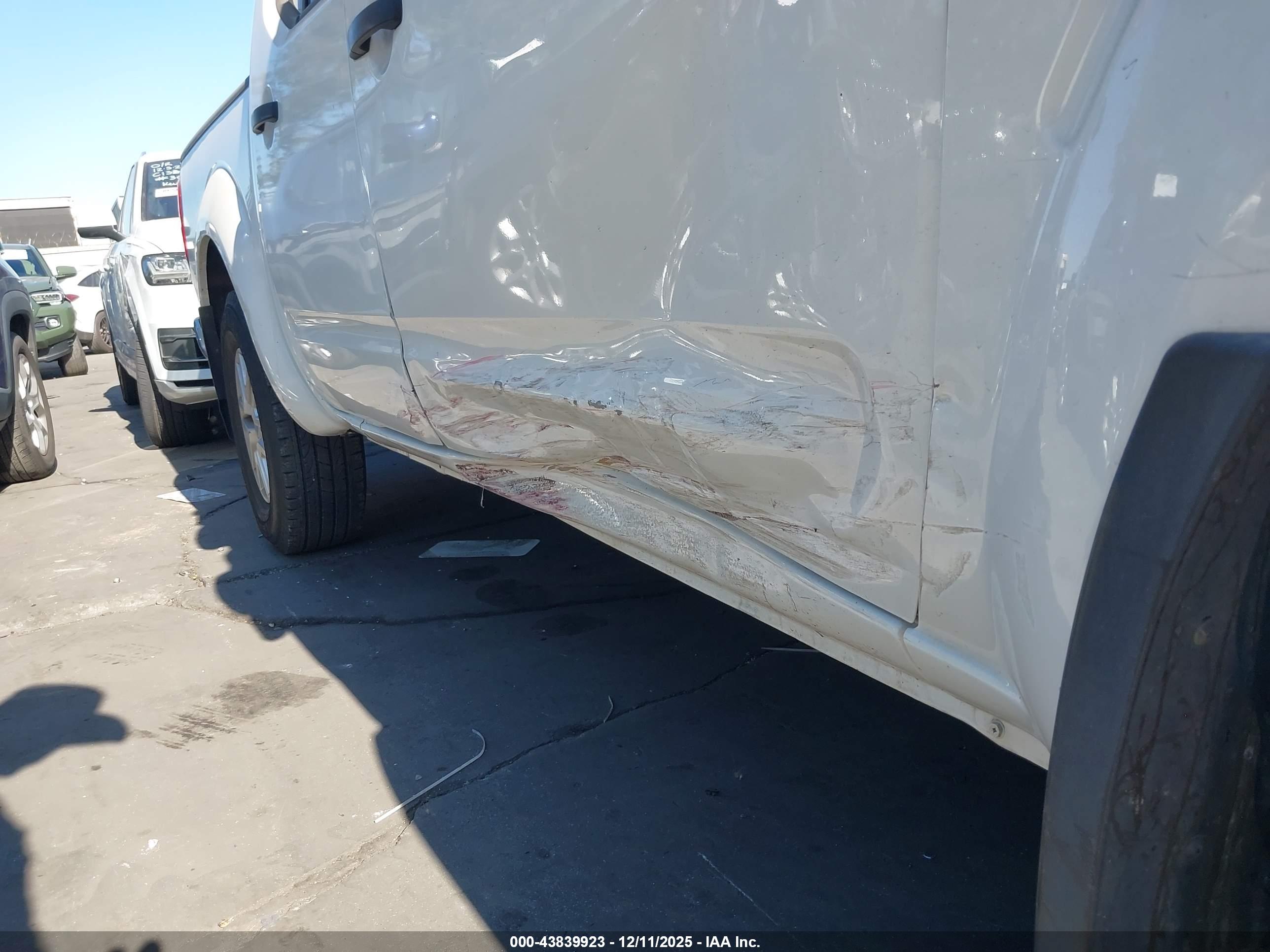 NISSAN FRONTIER image 6