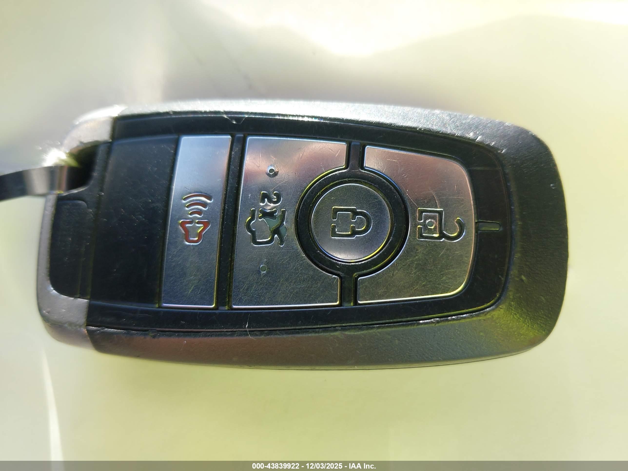 FORD FUSION image 11