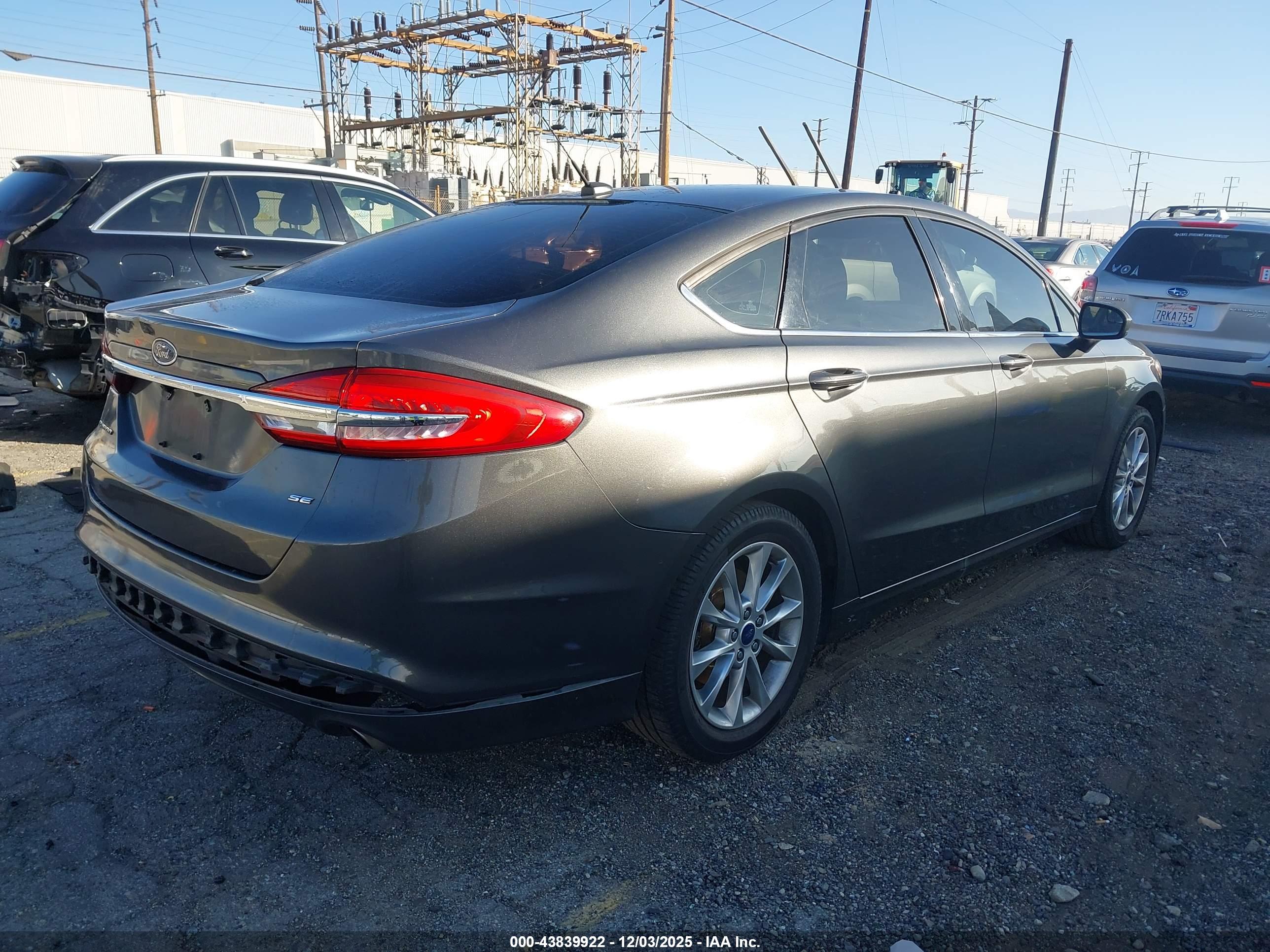 FORD FUSION image 4
