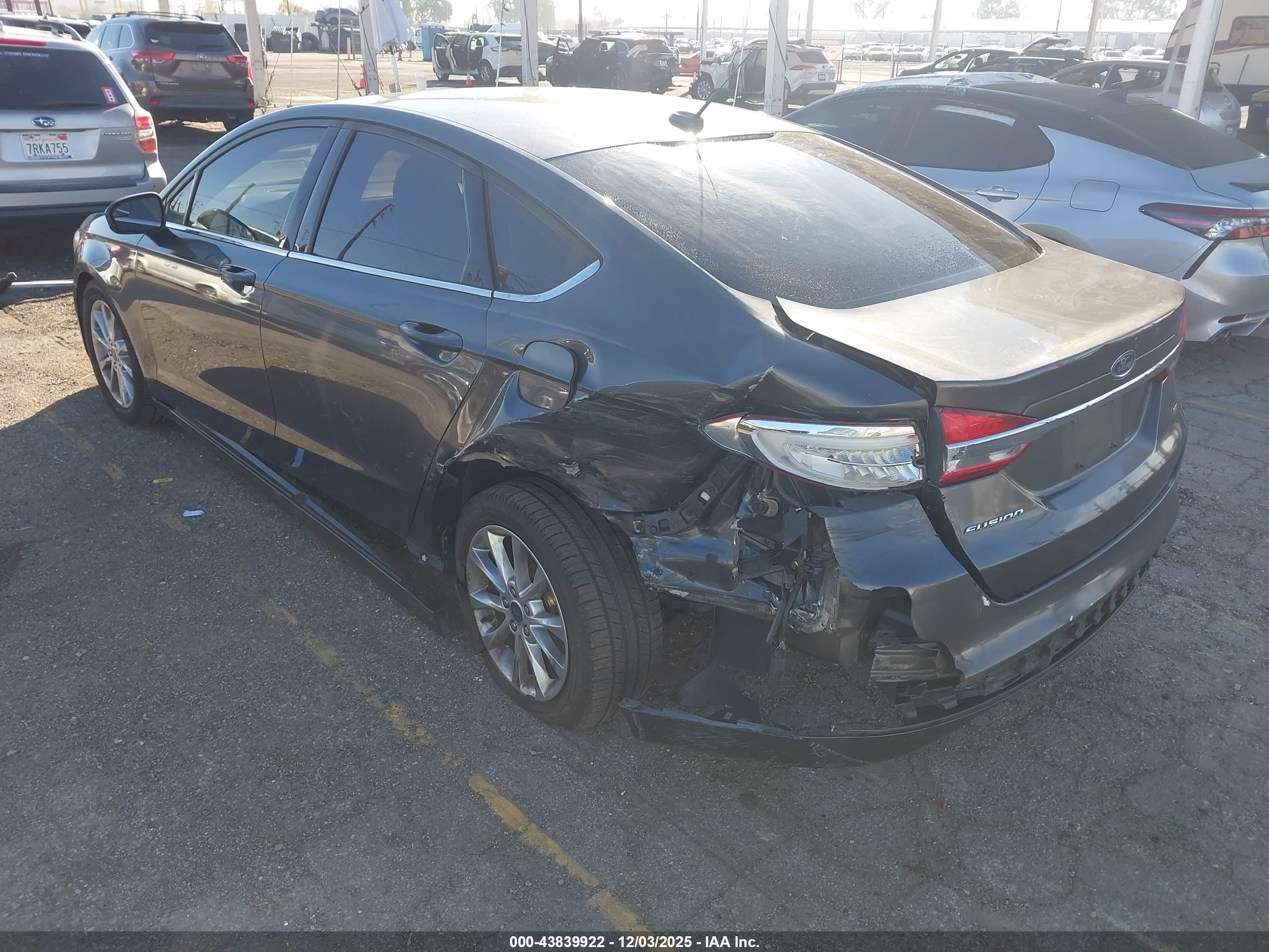 FORD FUSION image 6