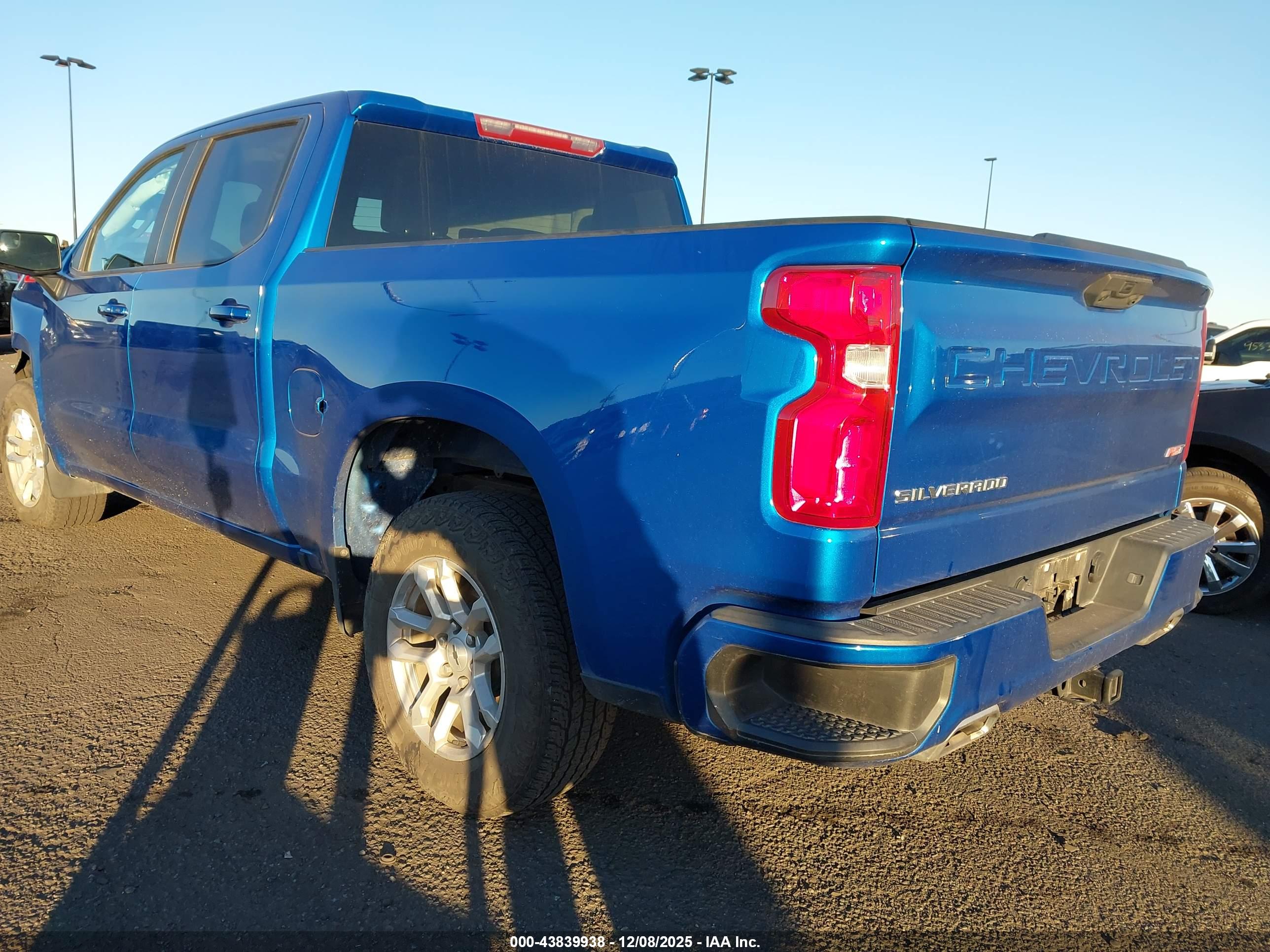CHEVROLET SILVERADO image 3