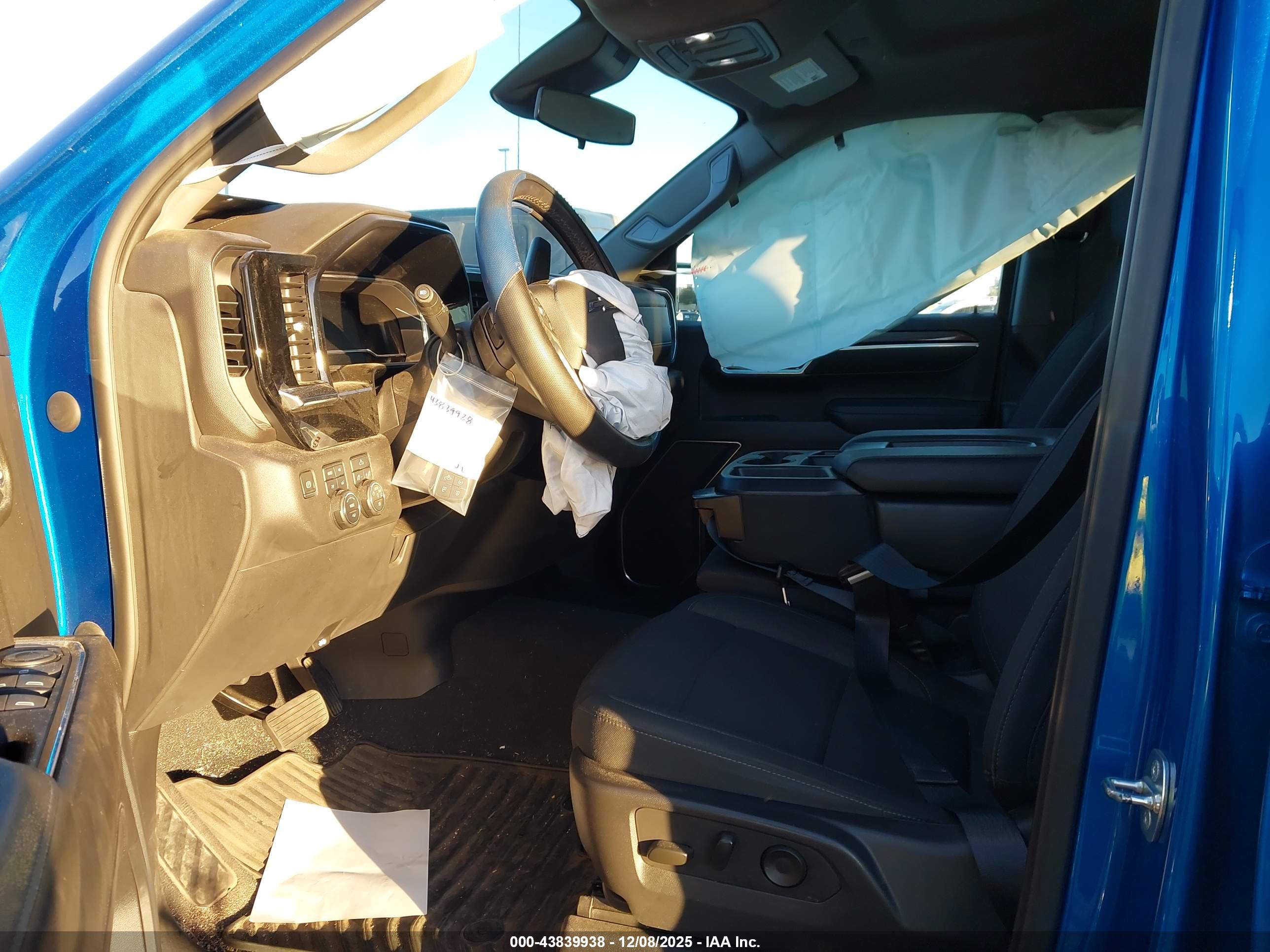 CHEVROLET SILVERADO image 5