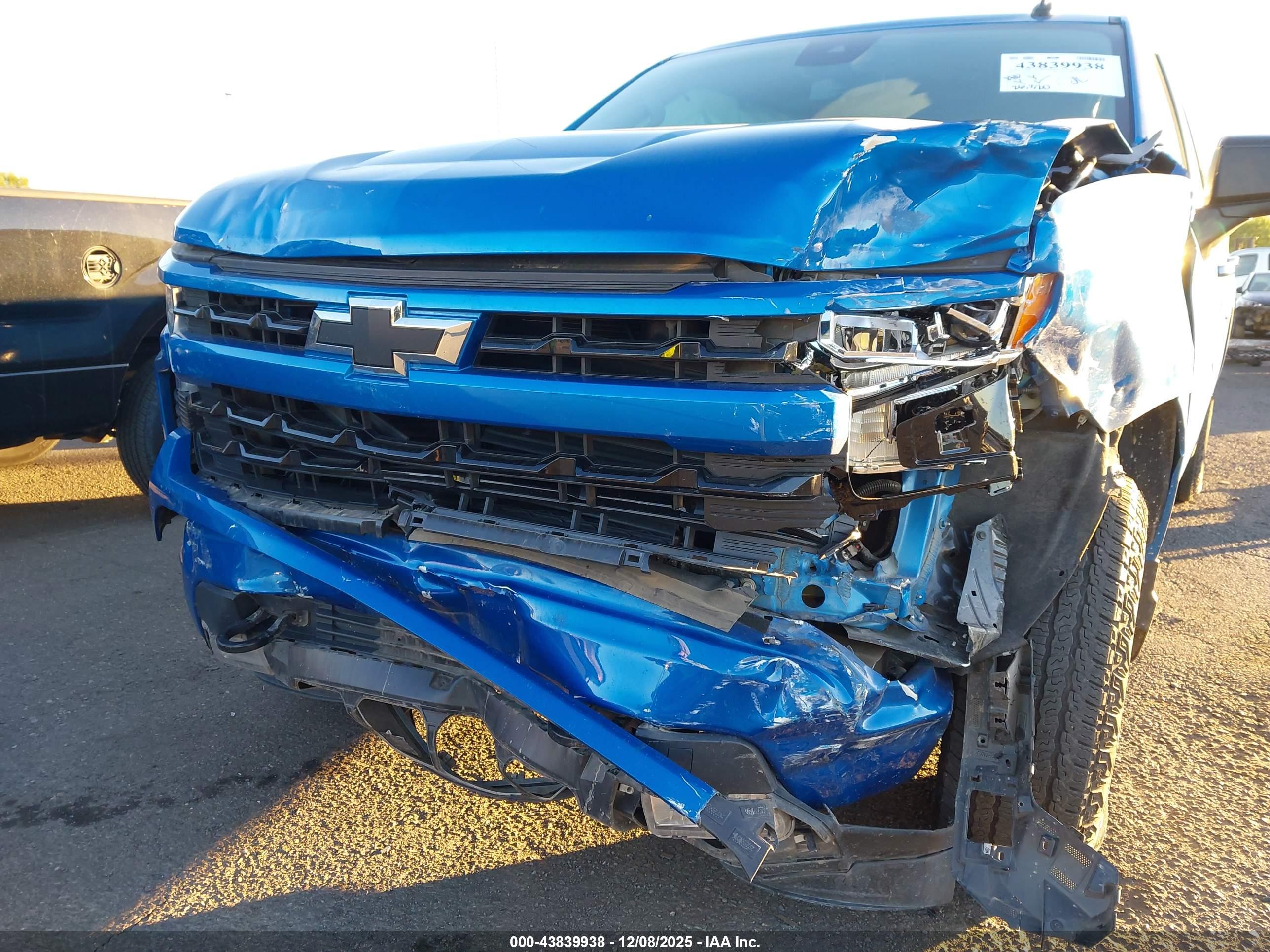 CHEVROLET SILVERADO image 6