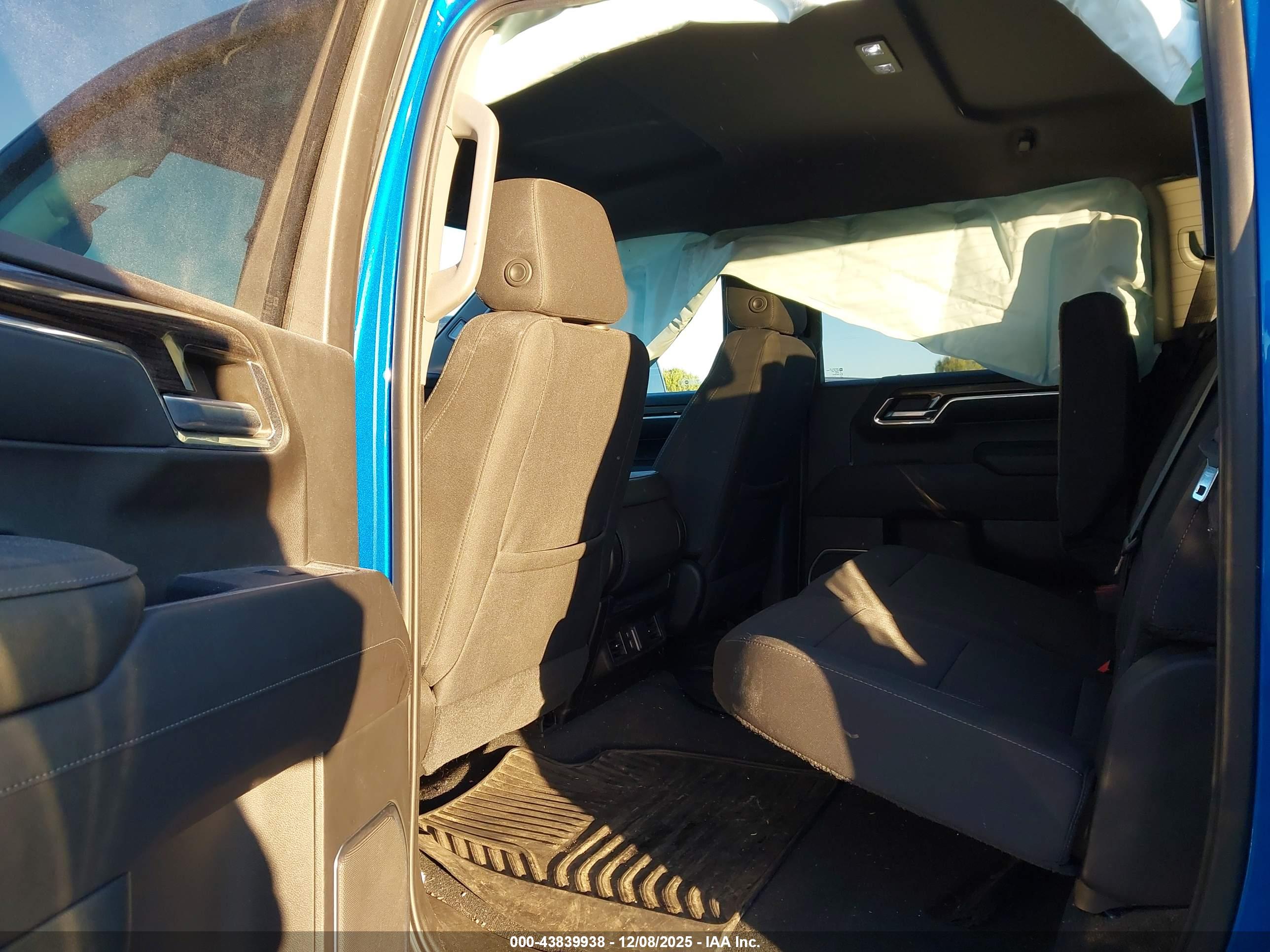 CHEVROLET SILVERADO image 8