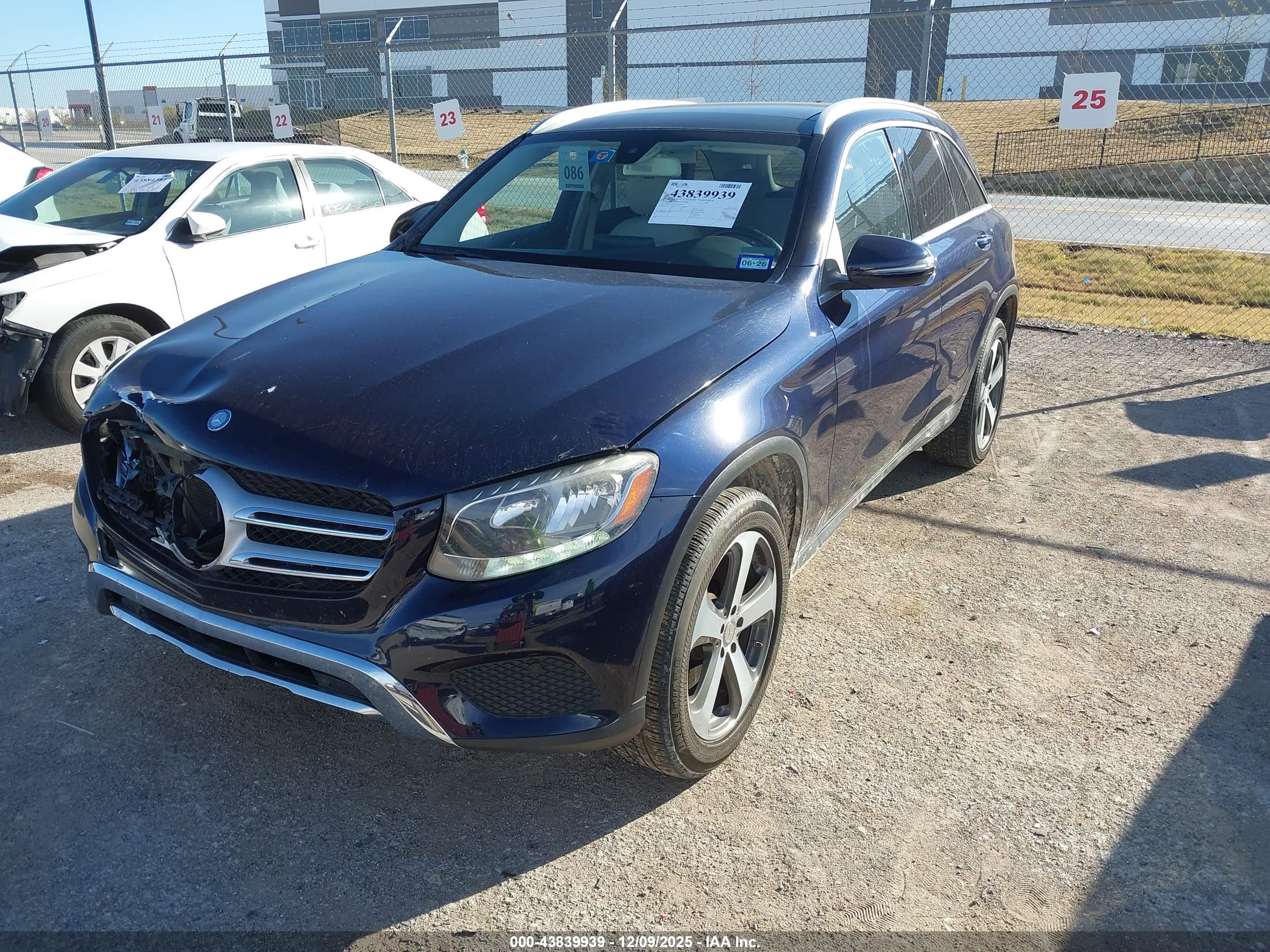 MERCEDES-BENZ GLC image 2