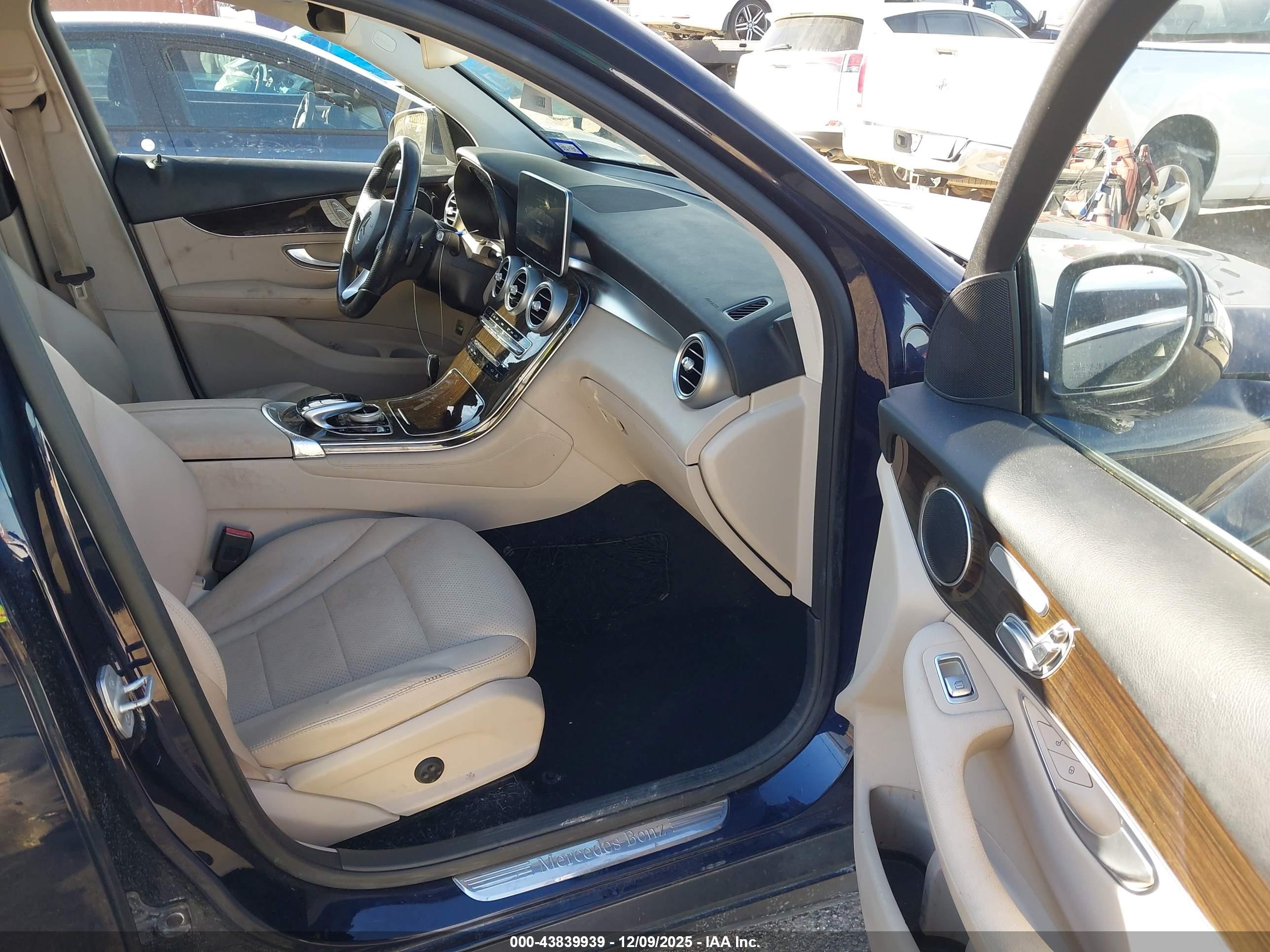 MERCEDES-BENZ GLC image 5