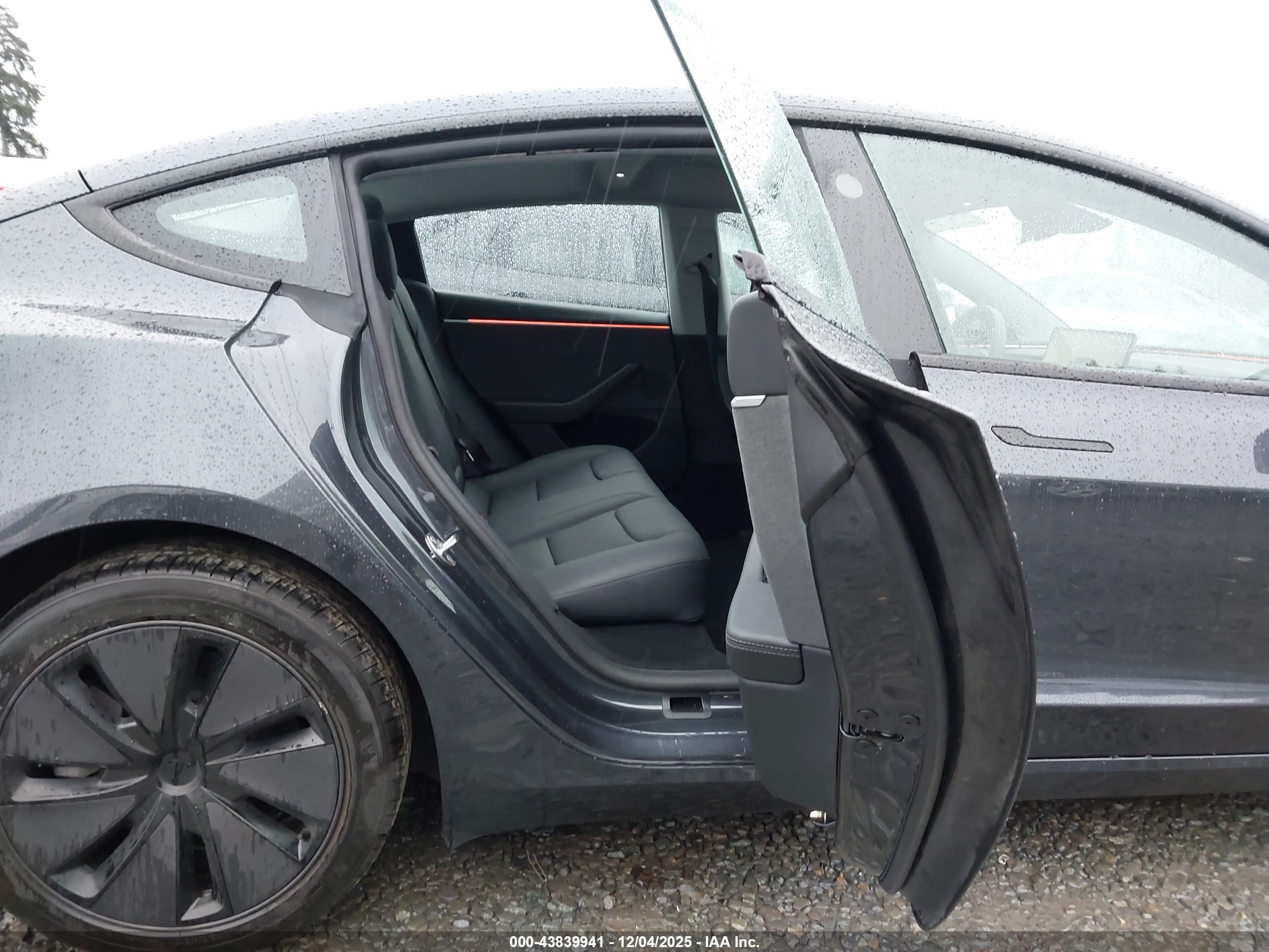 TESLA MODEL image 8