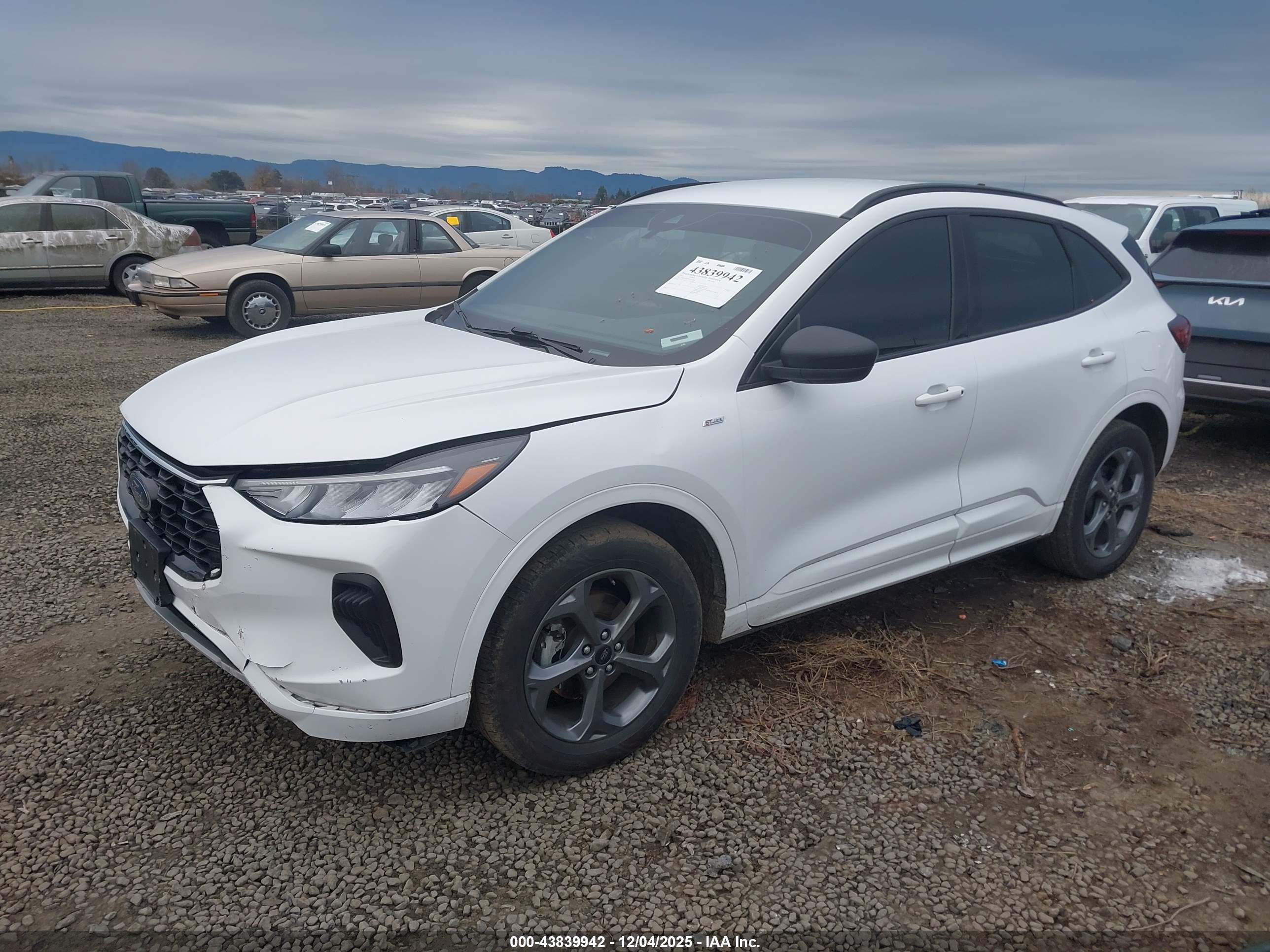 FORD ESCAPE image 2