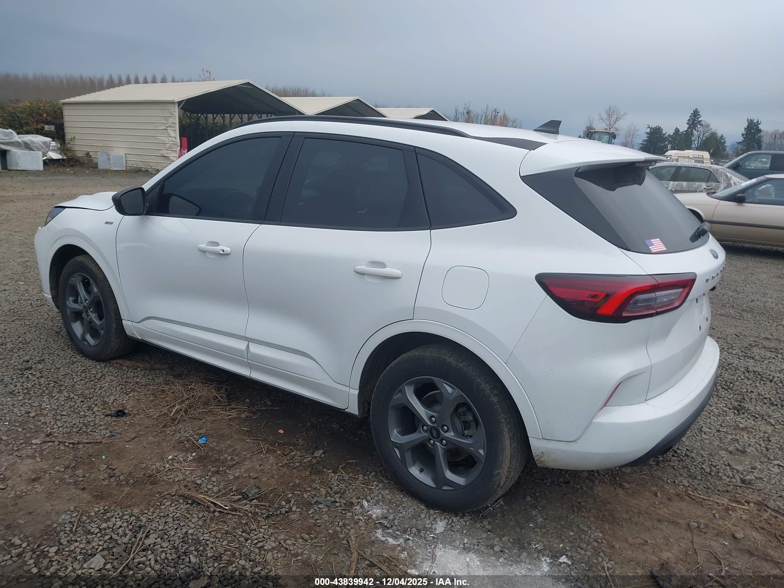 FORD ESCAPE image 3