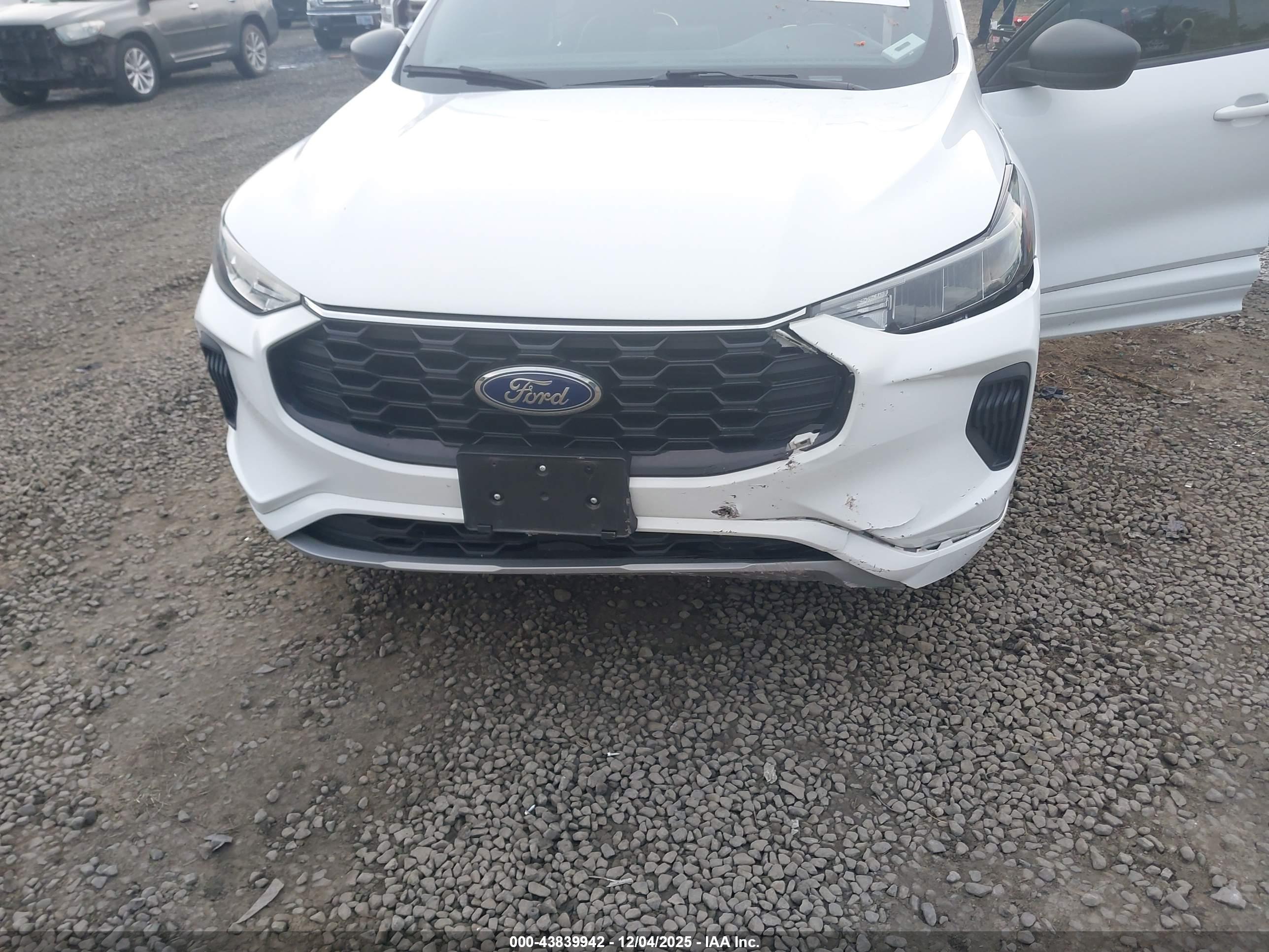 FORD ESCAPE image 6