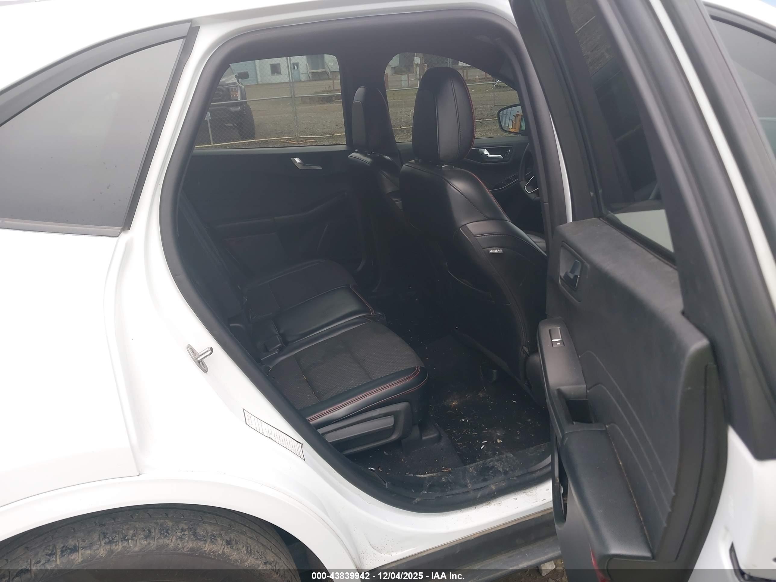 FORD ESCAPE image 8