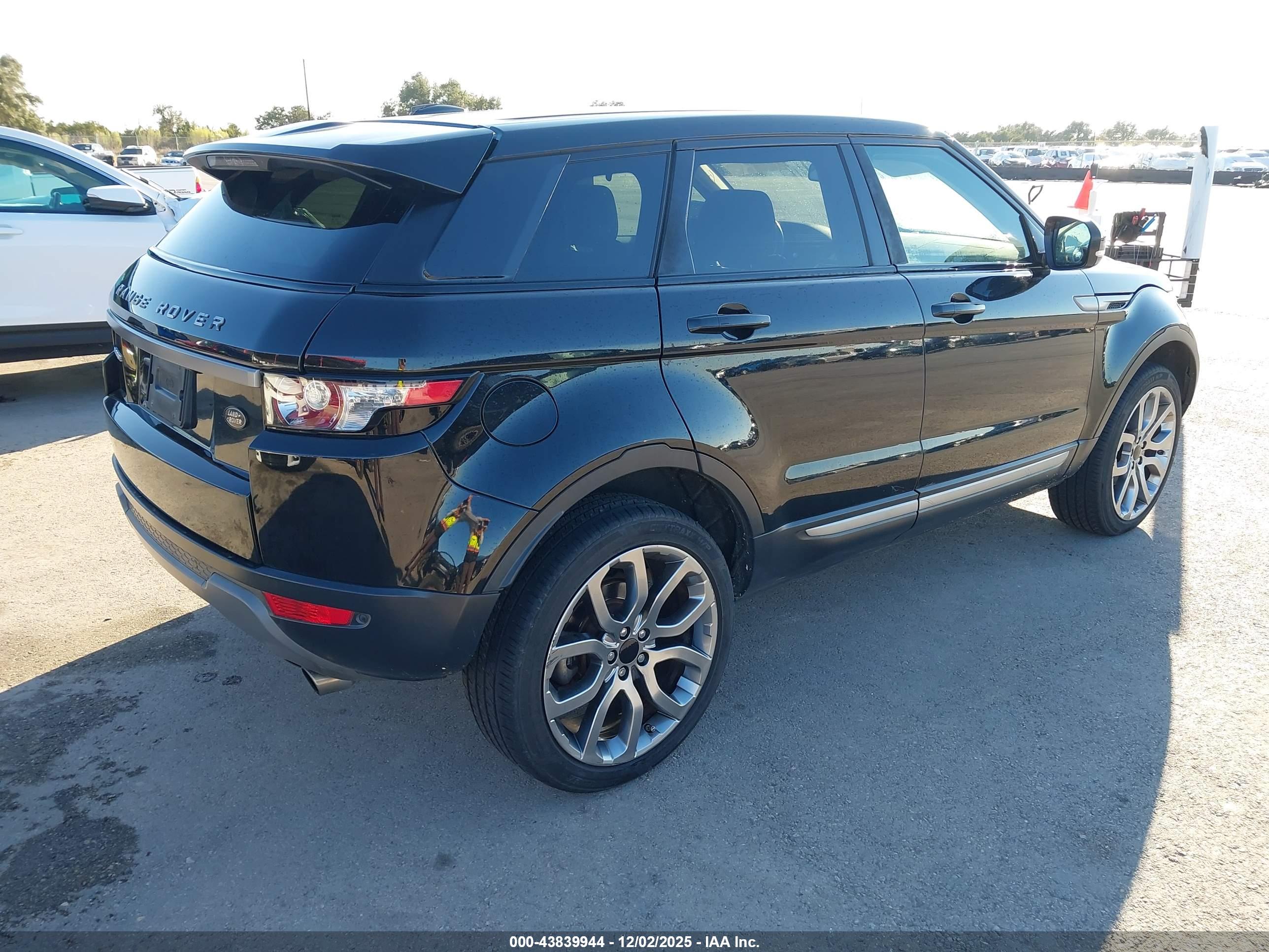 LAND ROVER image 4