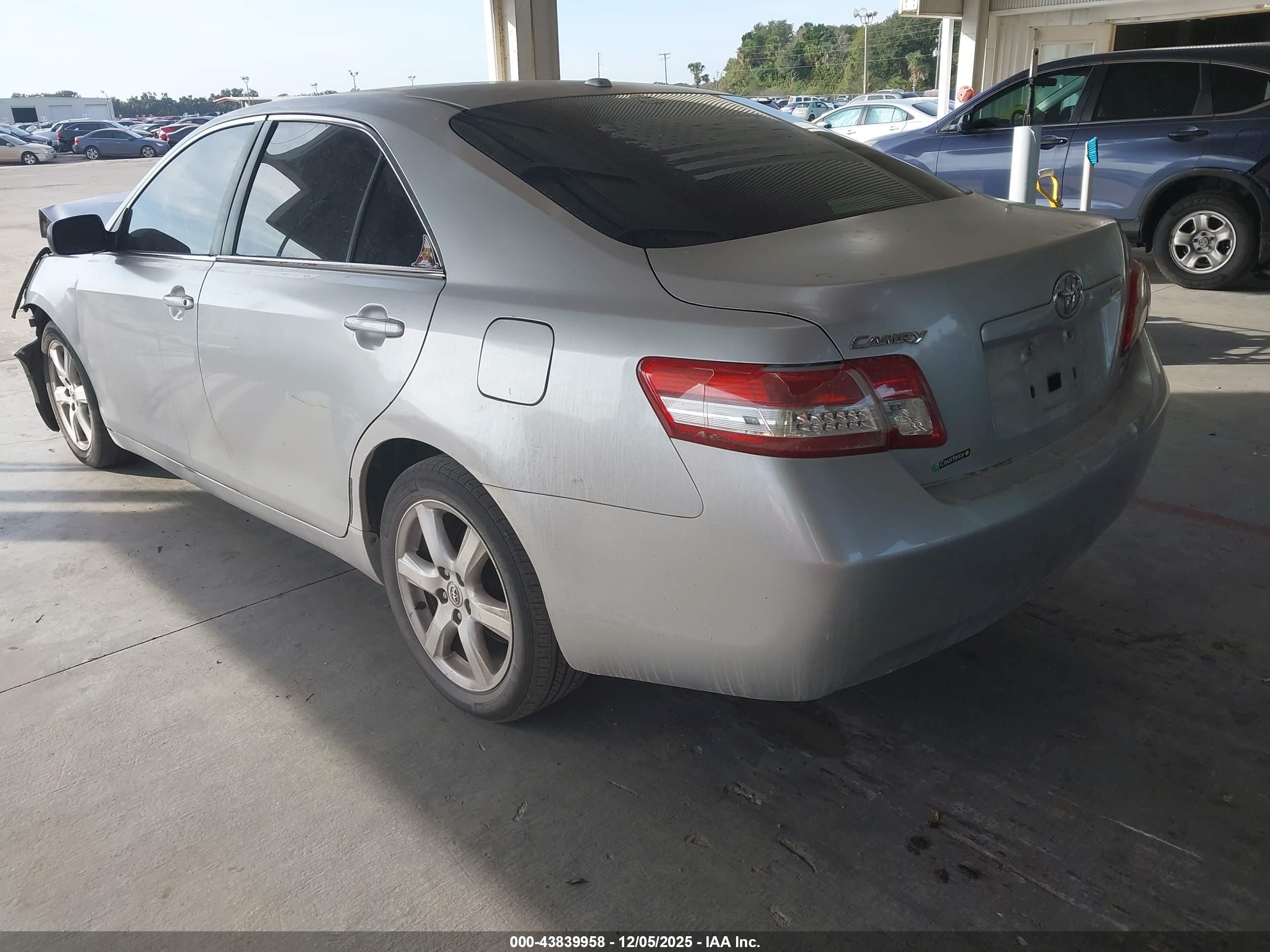 TOYOTA CAMRY image 3