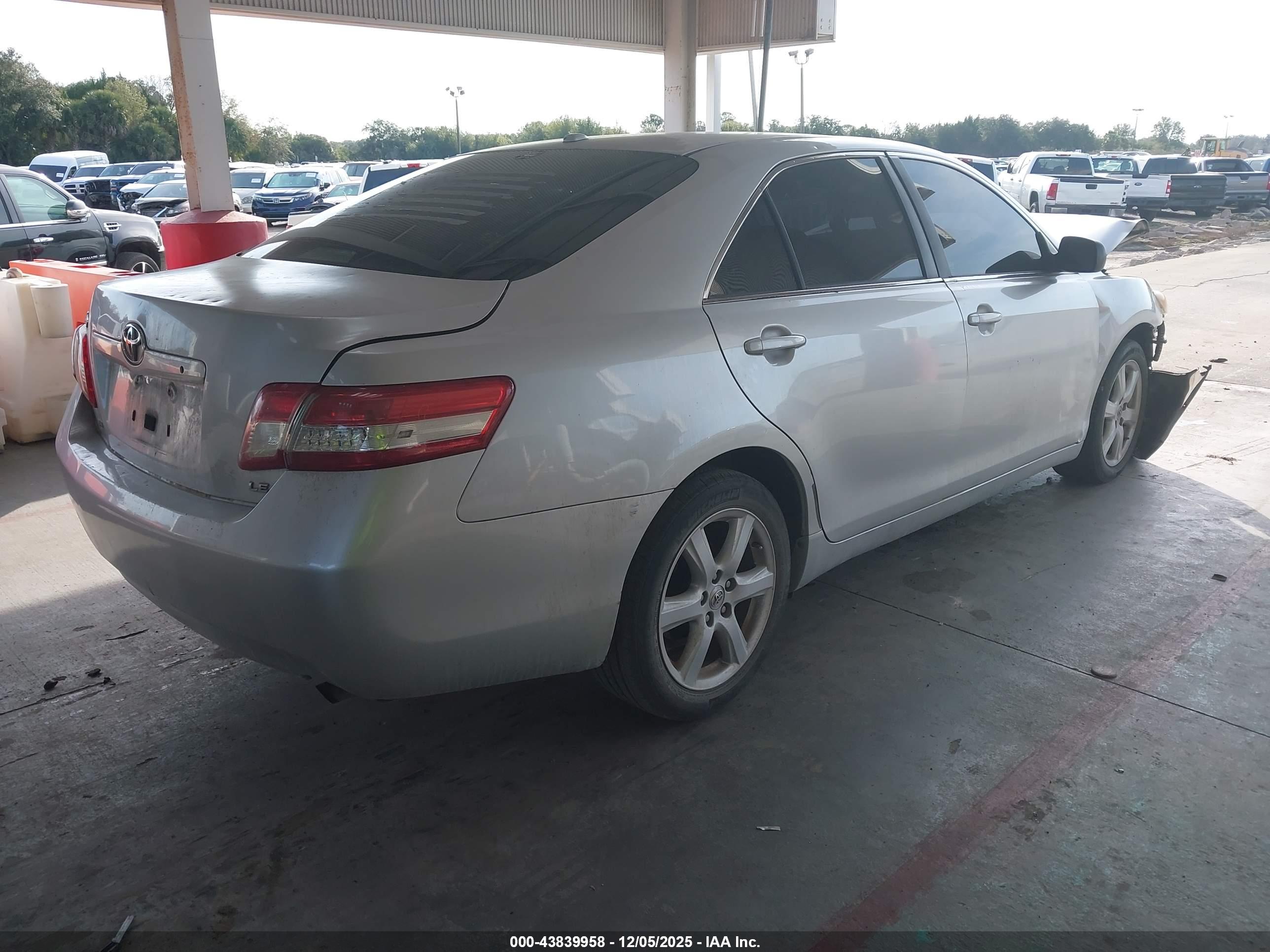 TOYOTA CAMRY image 4