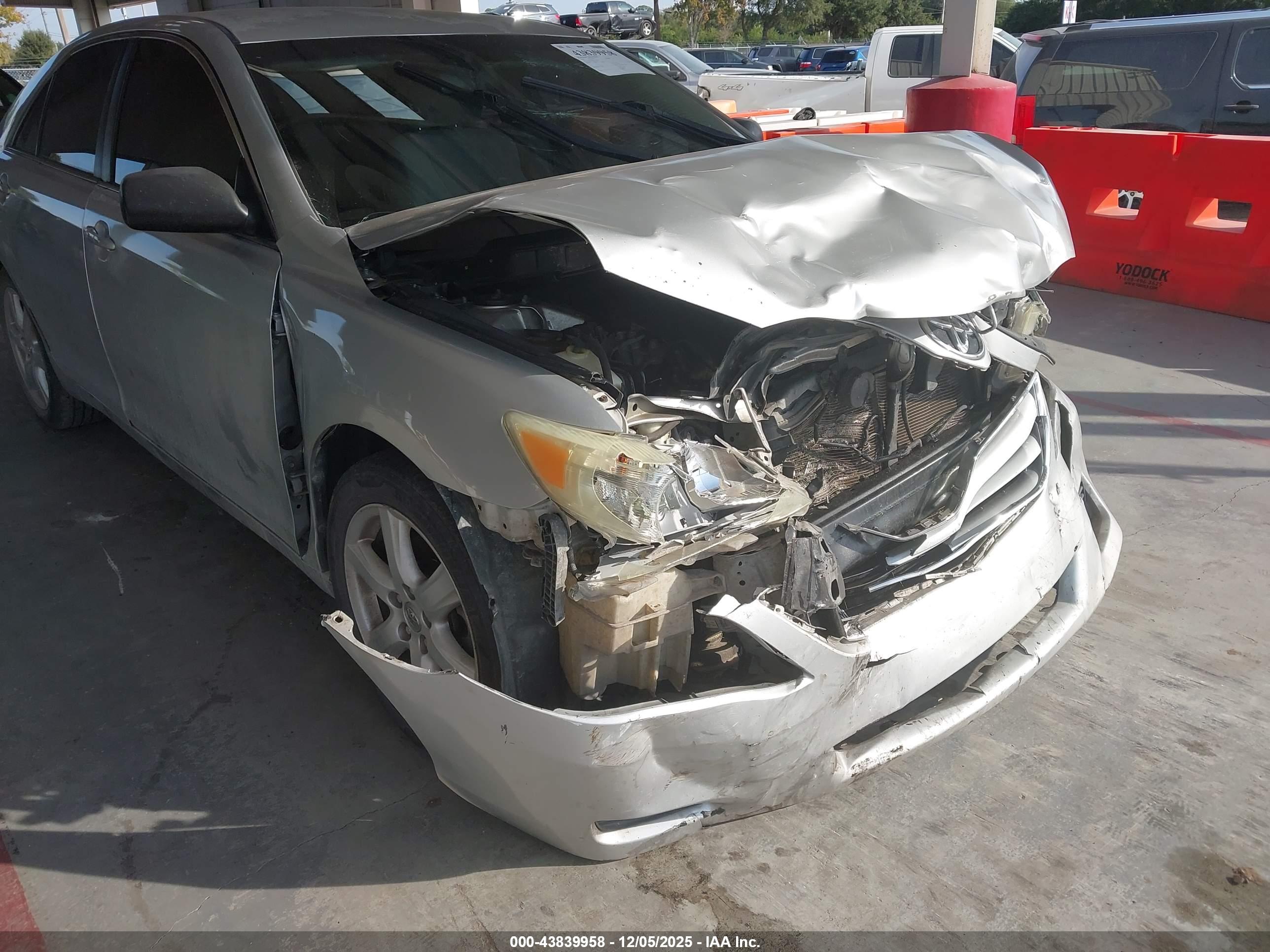 TOYOTA CAMRY image 6