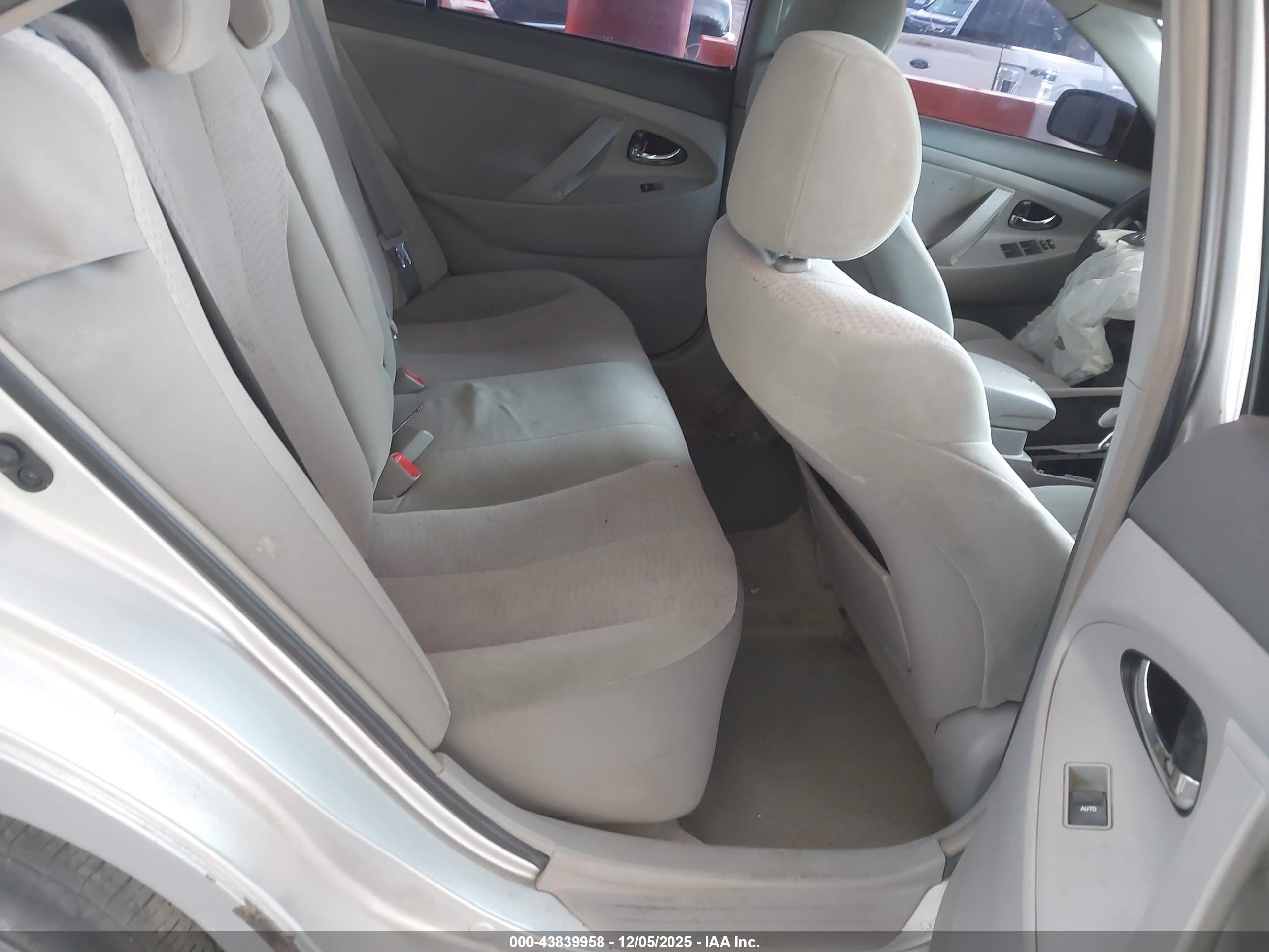TOYOTA CAMRY image 8