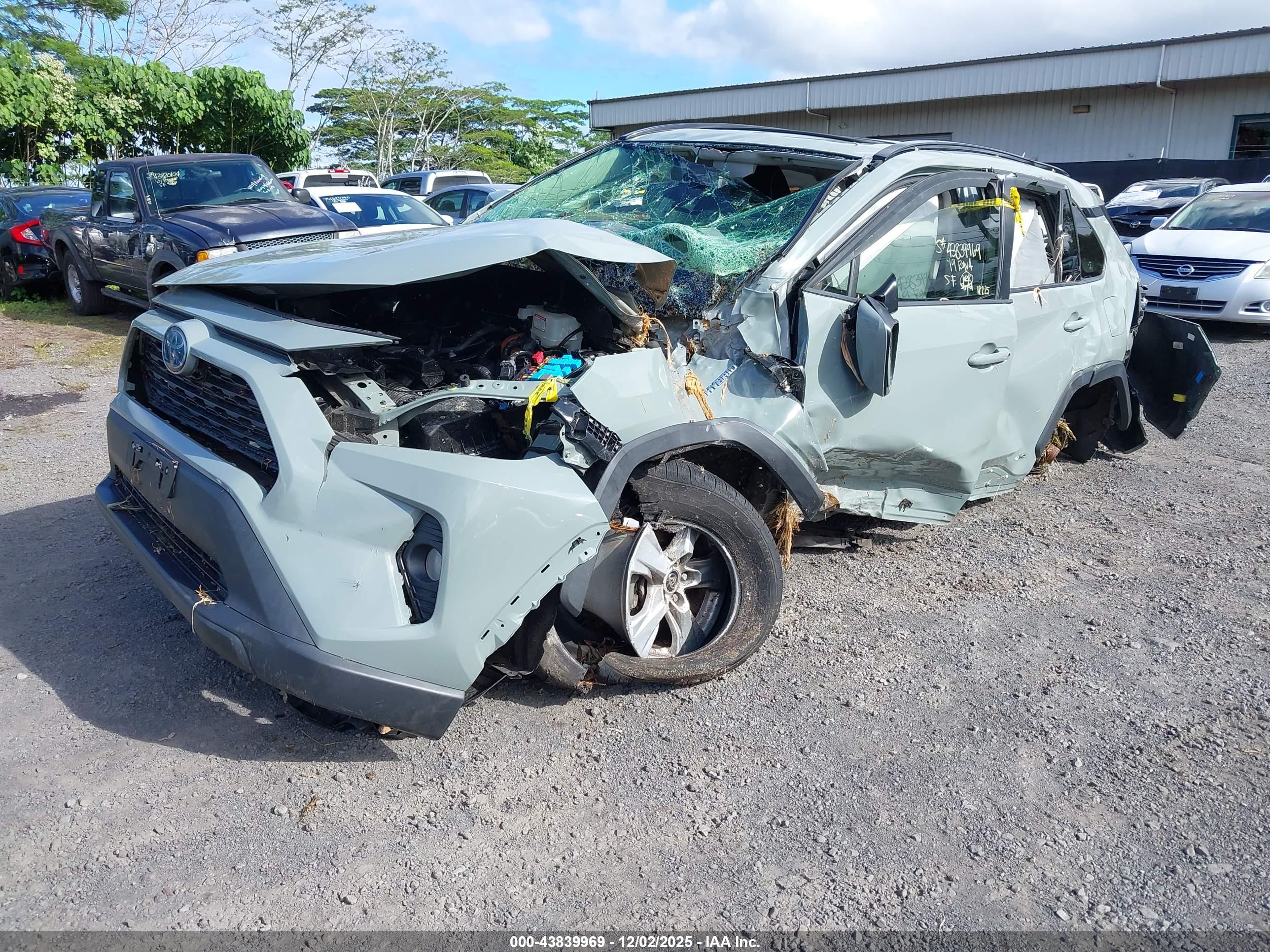 TOYOTA RAV4 image 2