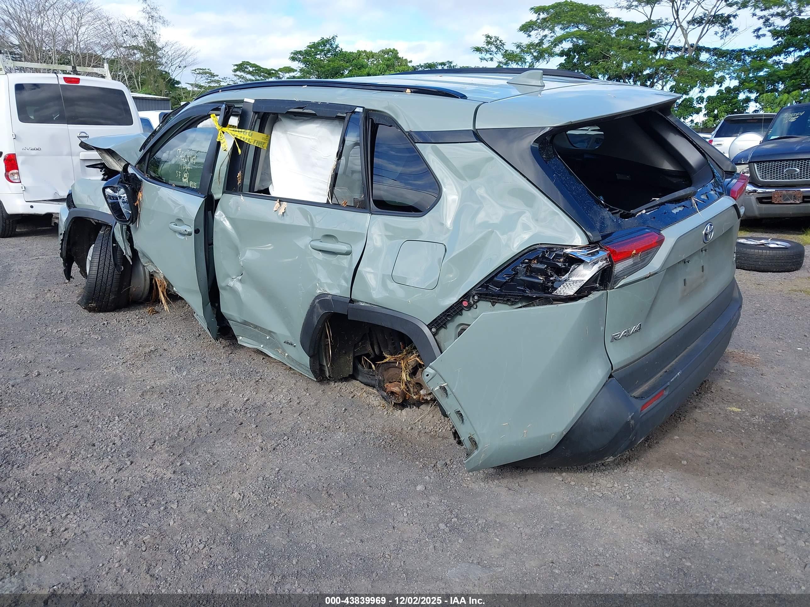 TOYOTA RAV4 image 3