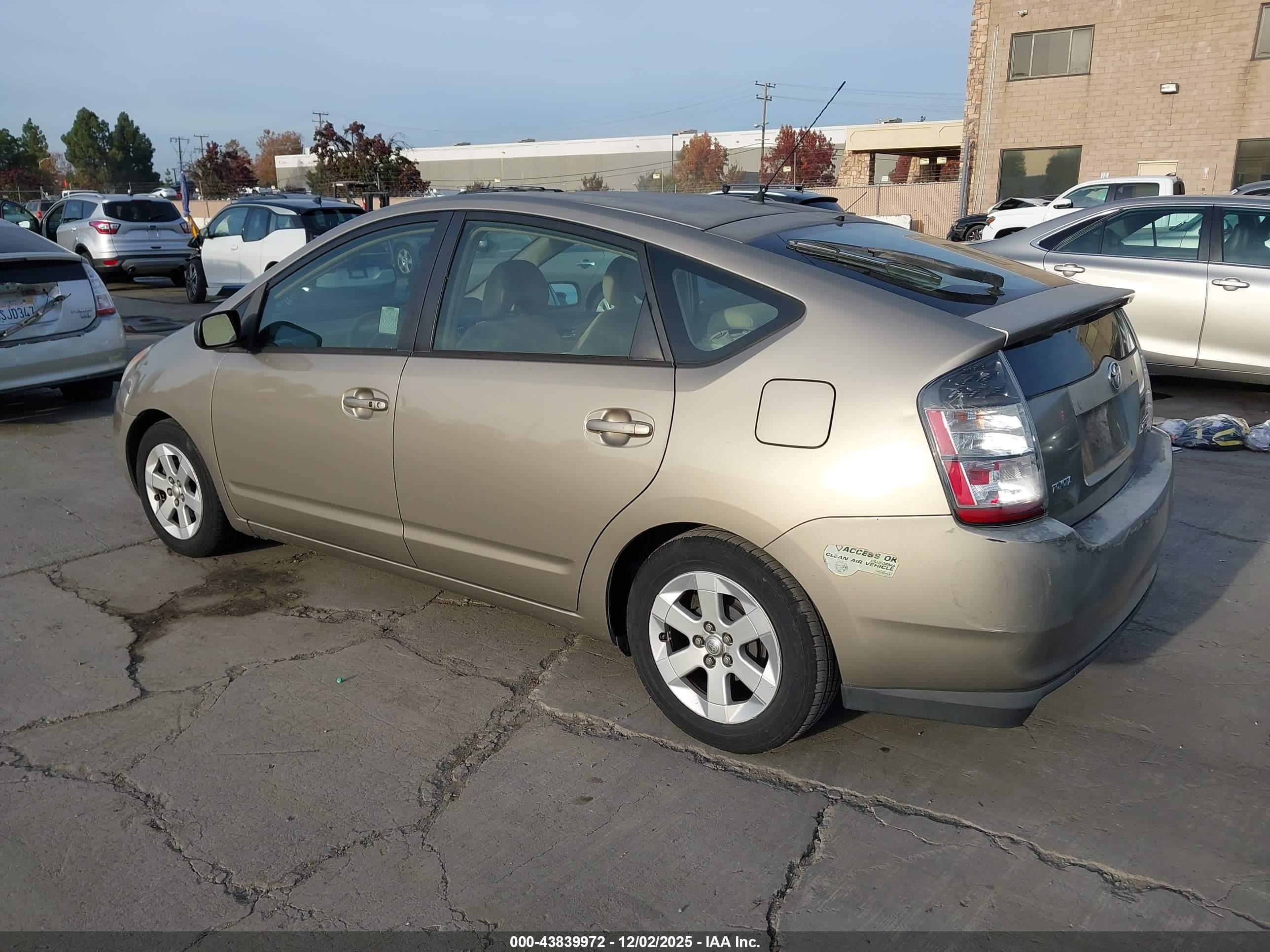 TOYOTA PRIUS image 3