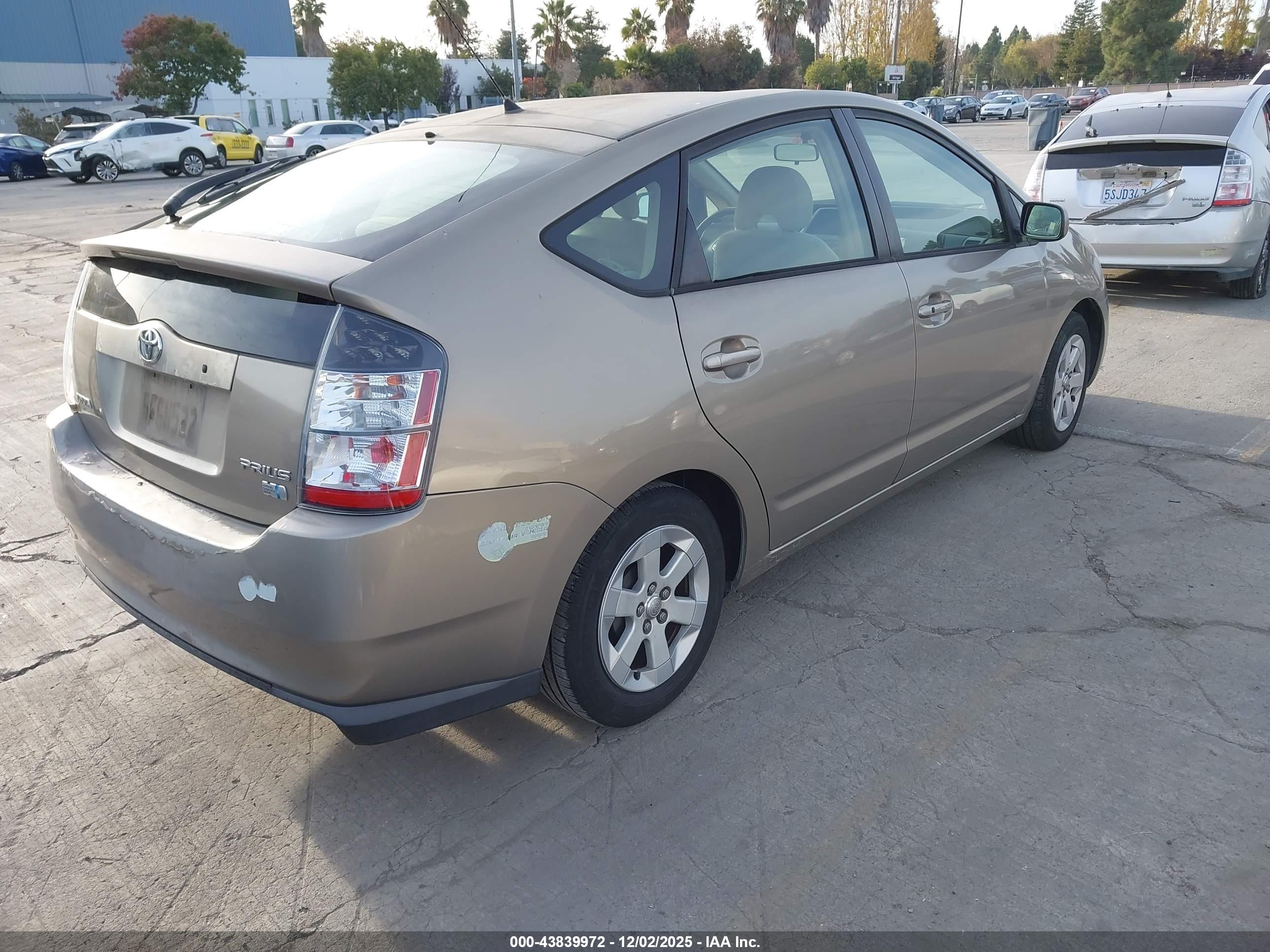 TOYOTA PRIUS image 4