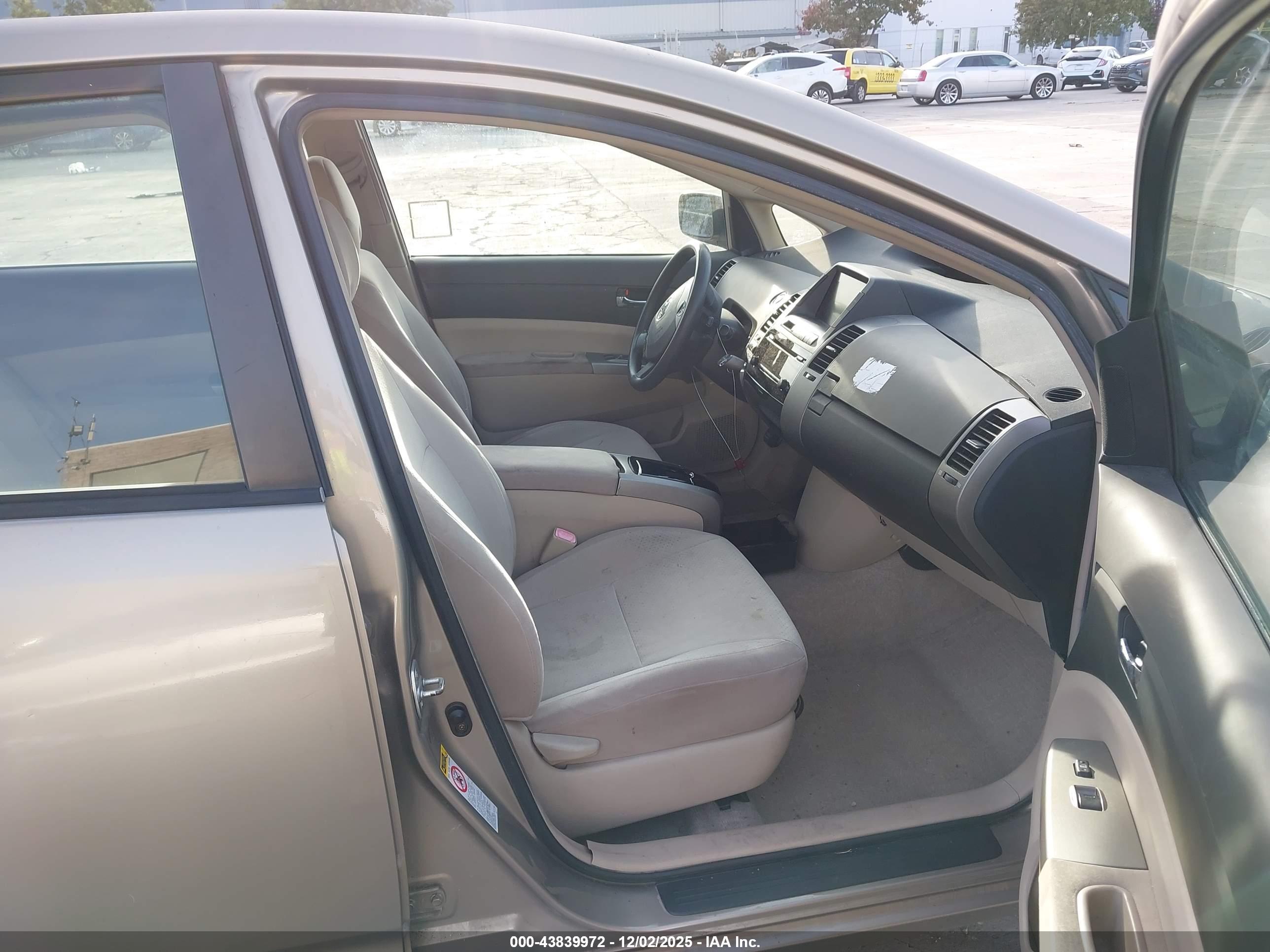 TOYOTA PRIUS image 5