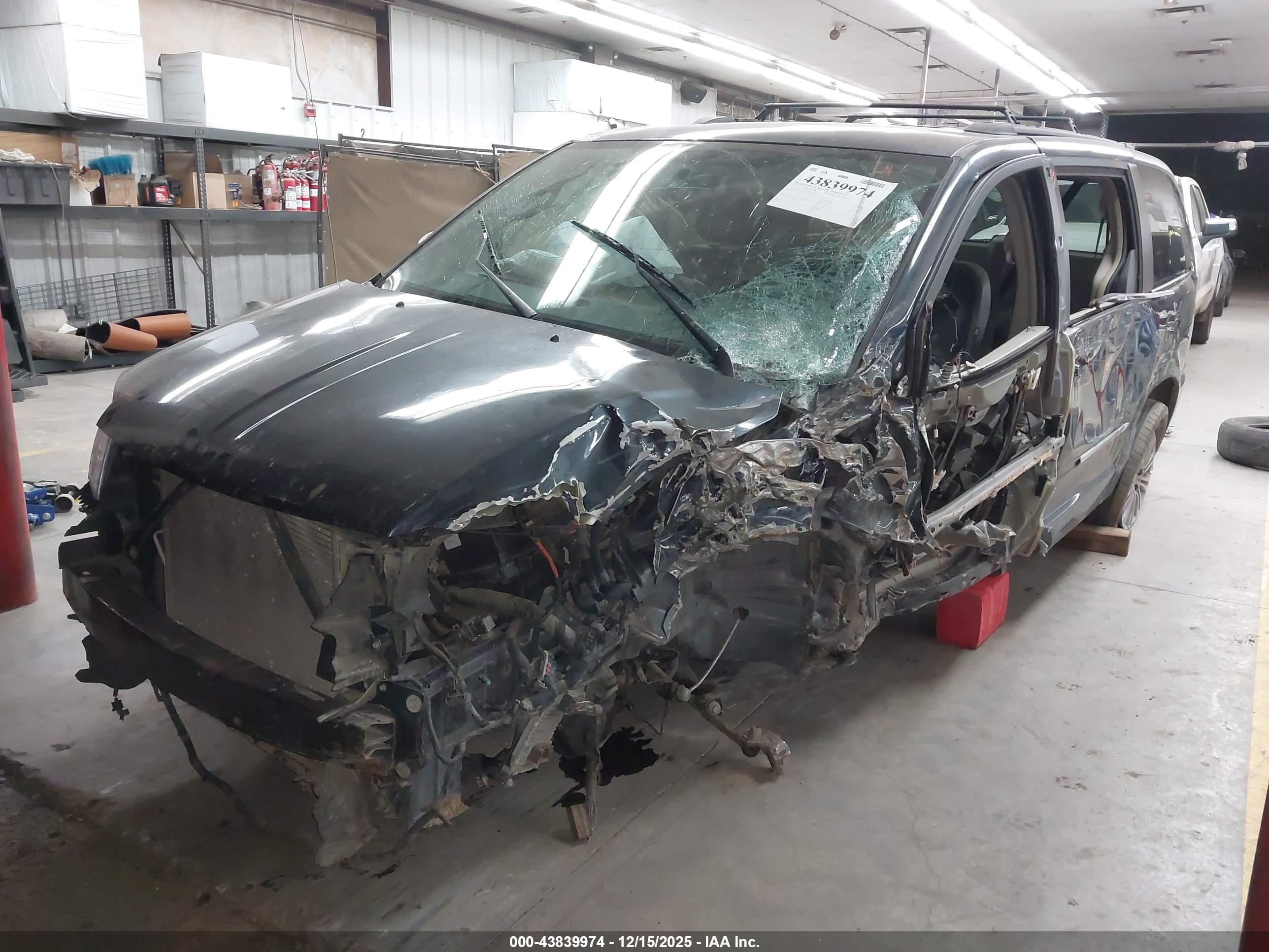 CHRYSLER TOWN image 2