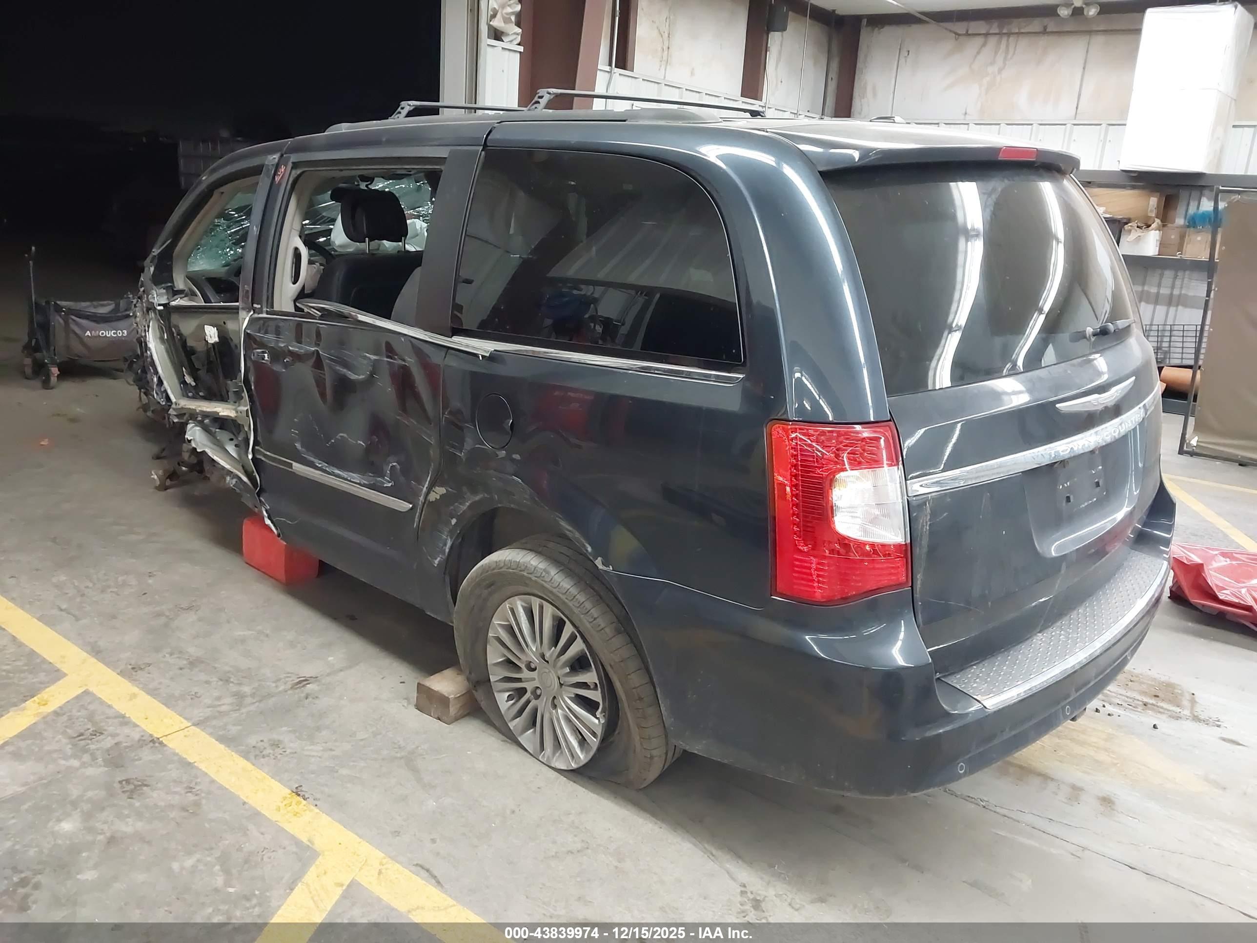 CHRYSLER TOWN image 3