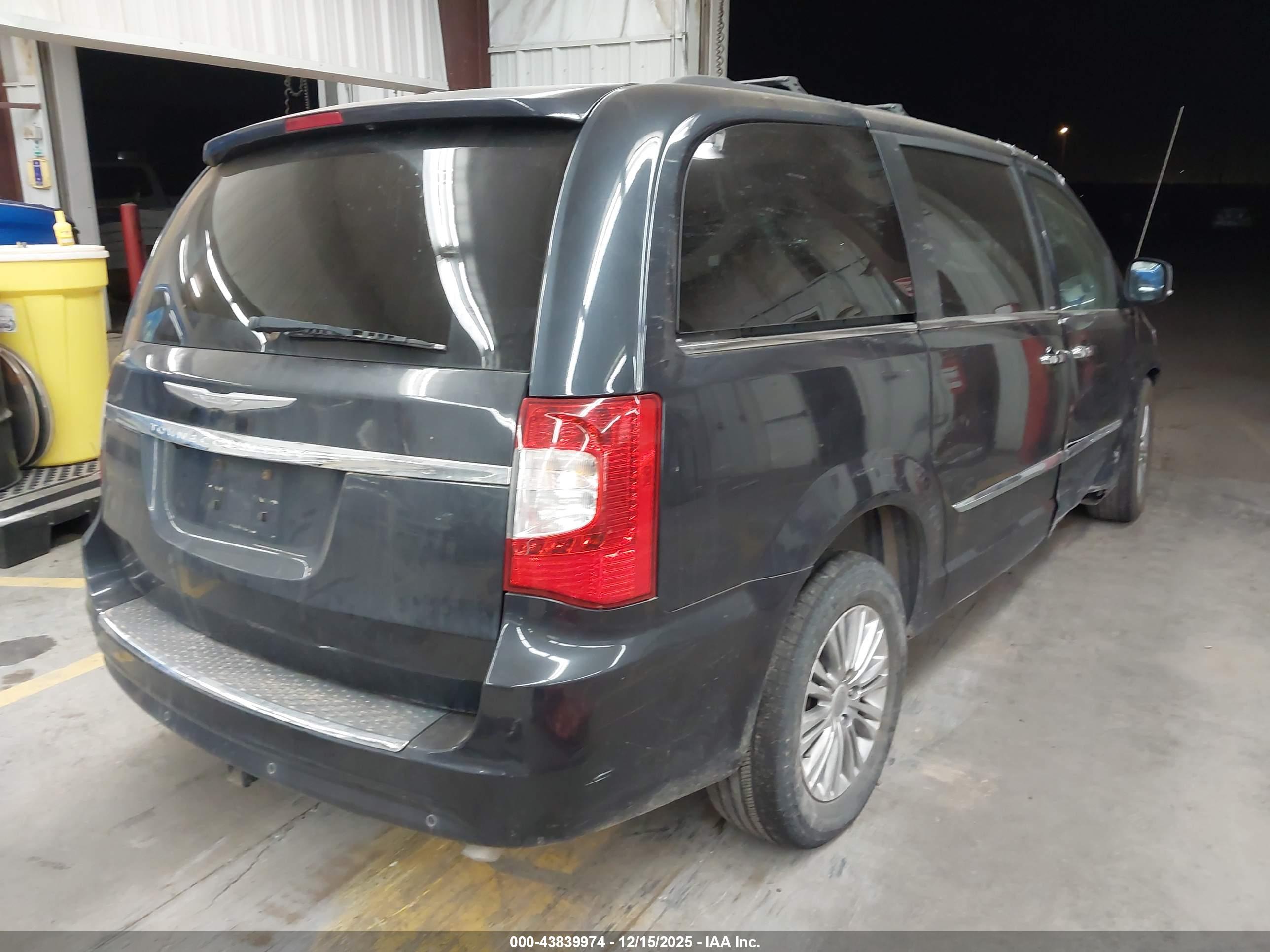 CHRYSLER TOWN image 4