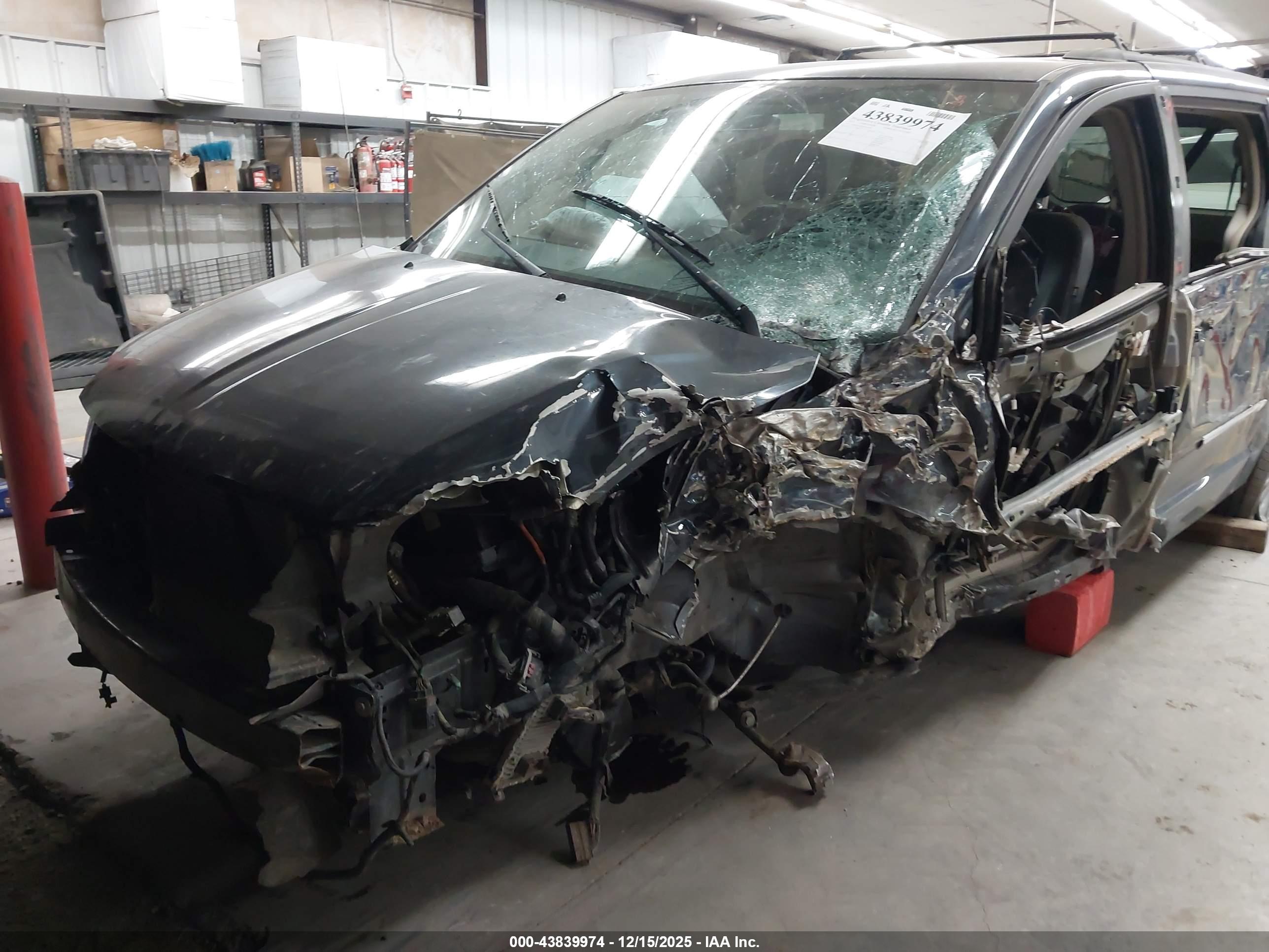 CHRYSLER TOWN image 6