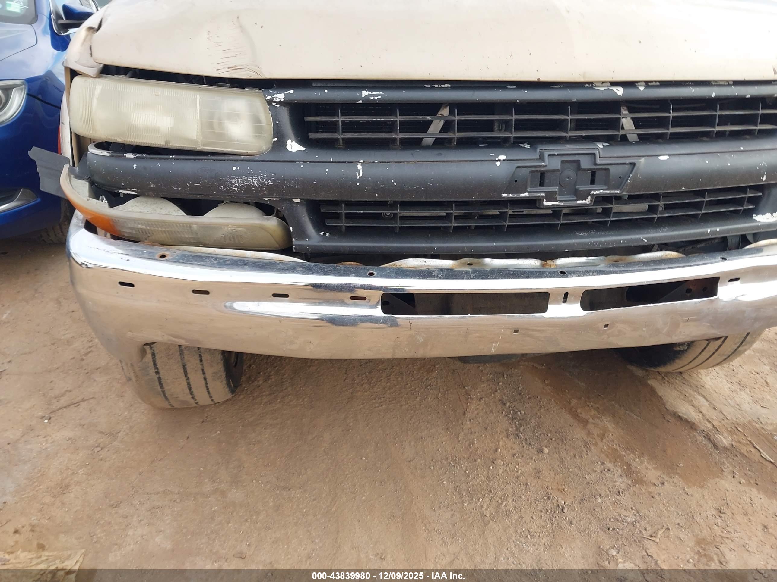 CHEVROLET TAHOE image 6