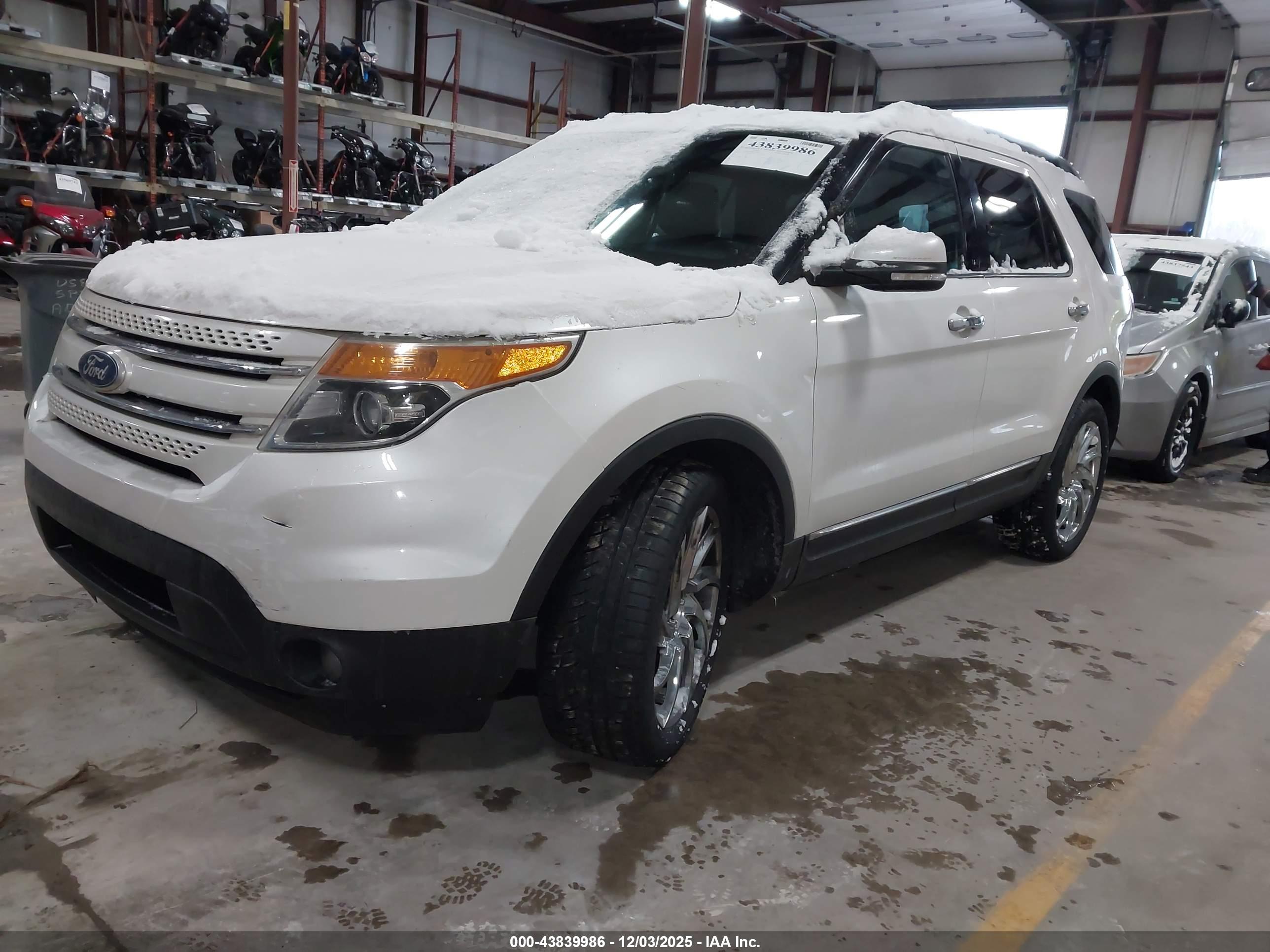 FORD EXPLORER image 2