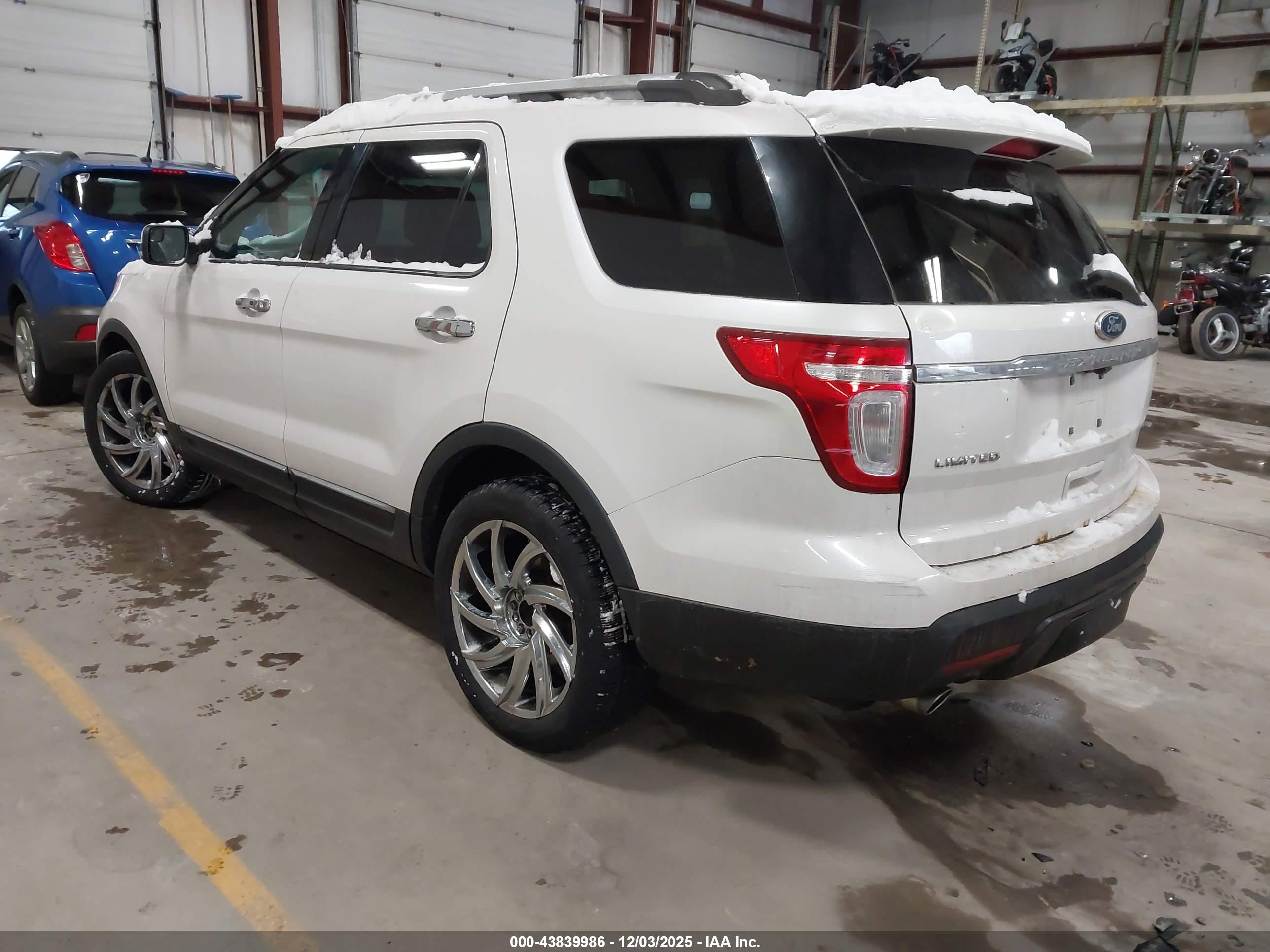 FORD EXPLORER image 3