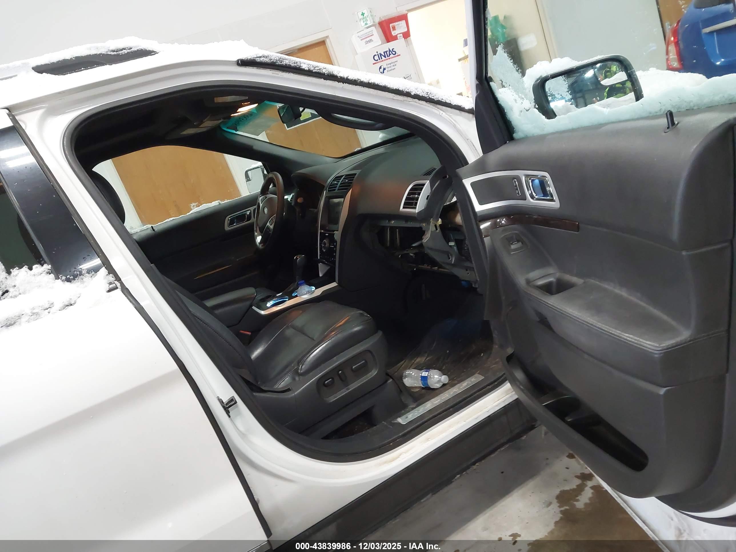 FORD EXPLORER image 5