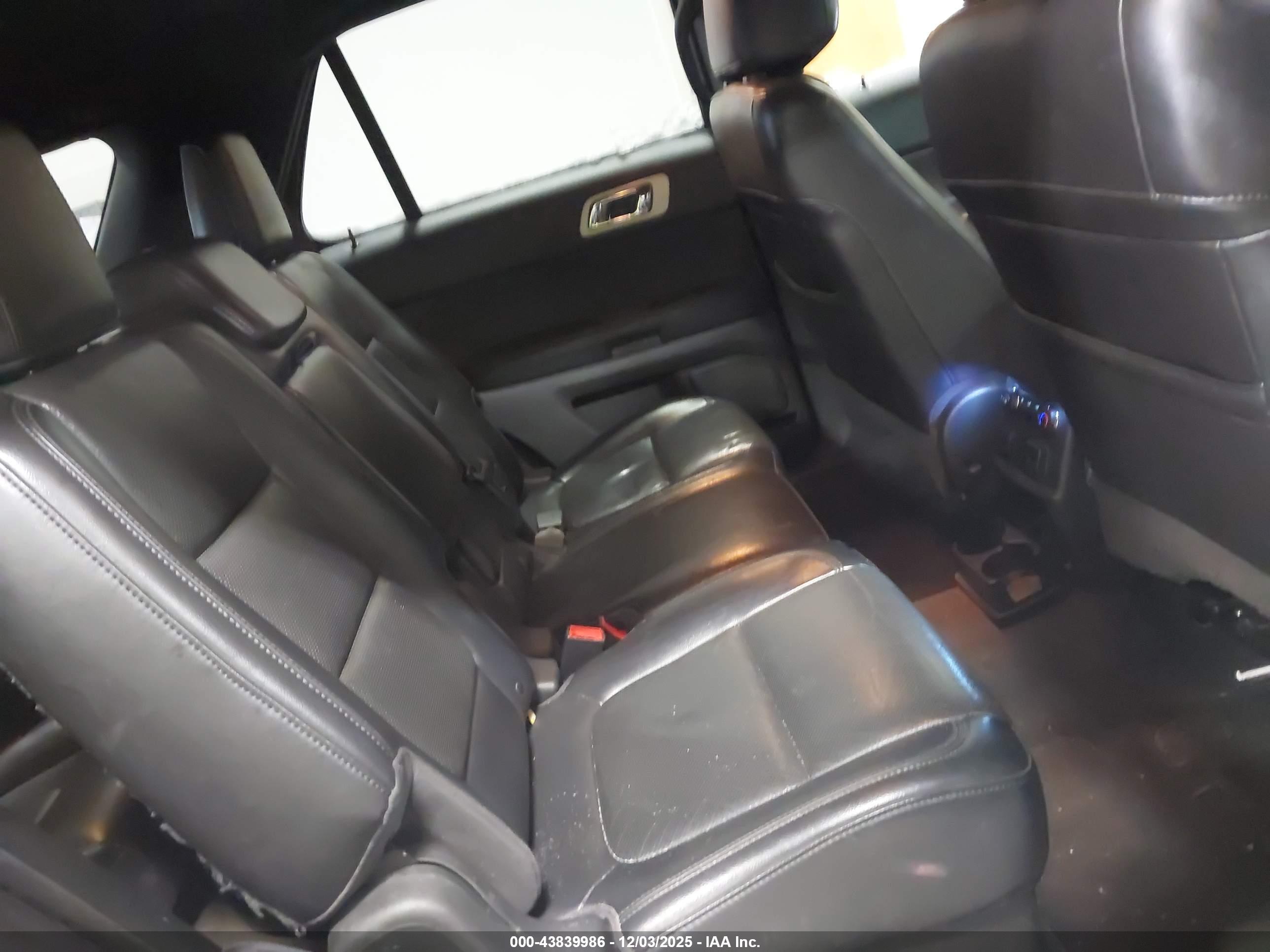 FORD EXPLORER image 8