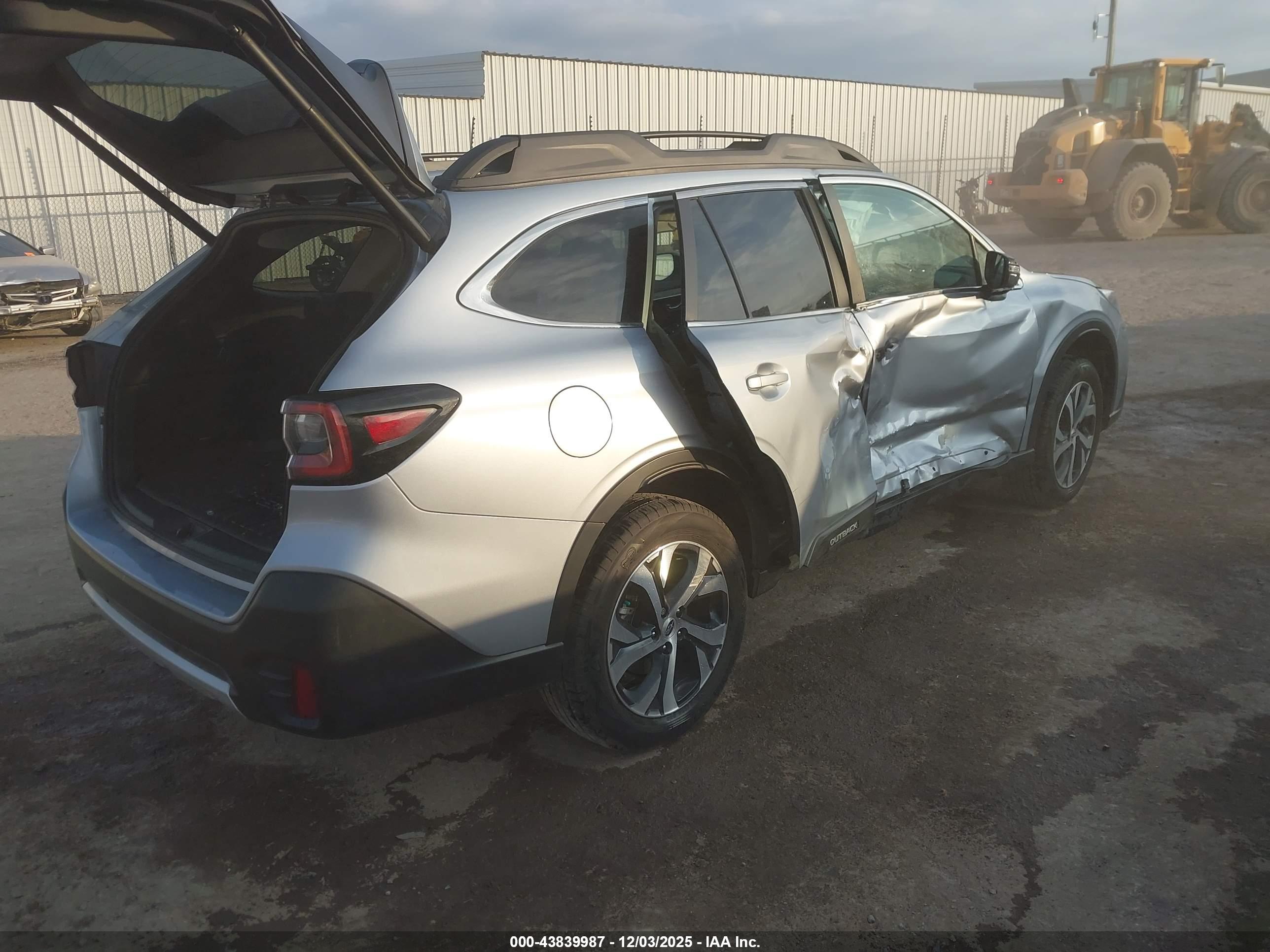 SUBARU OUTBACK image 4