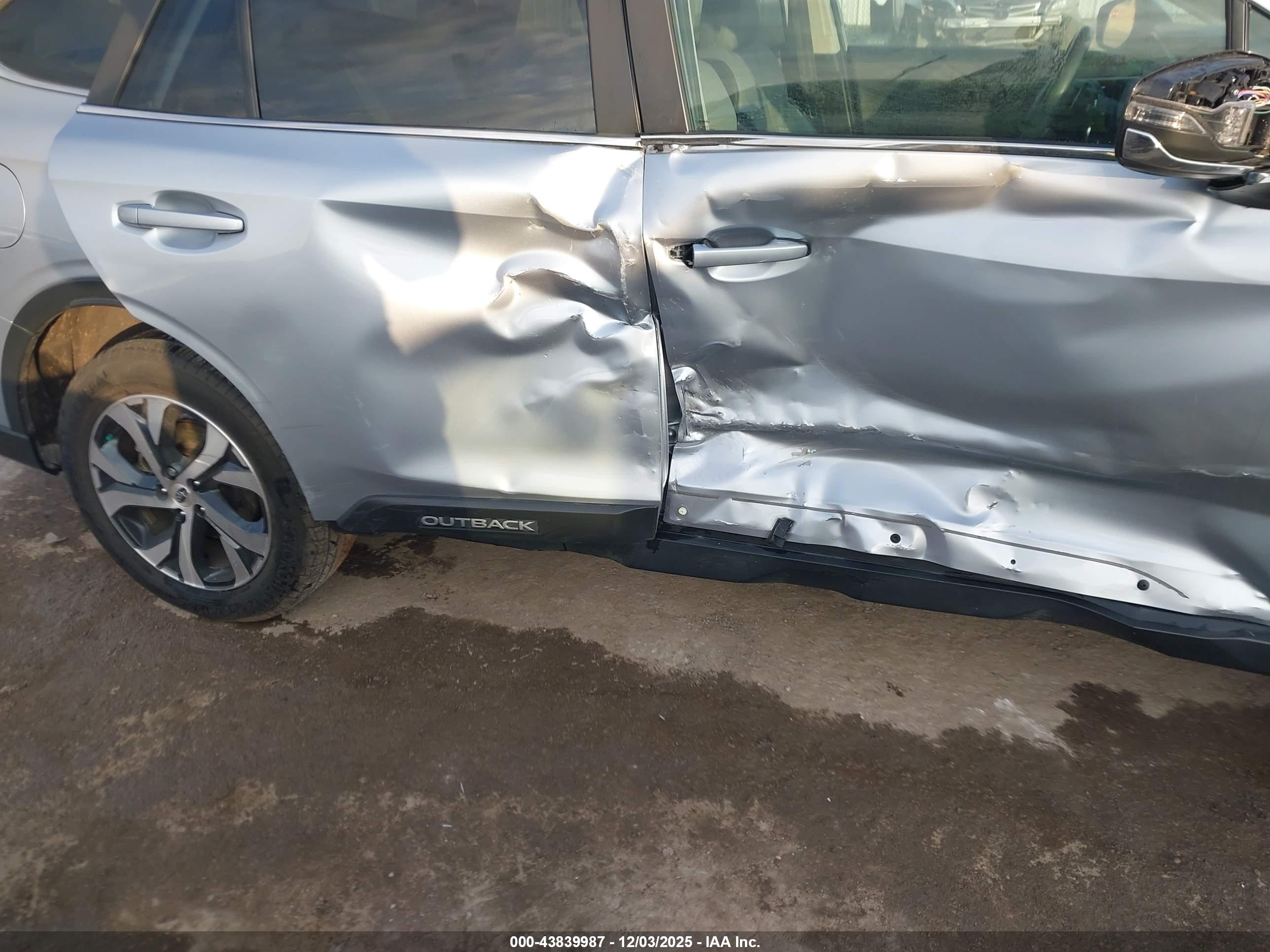 SUBARU OUTBACK image 6
