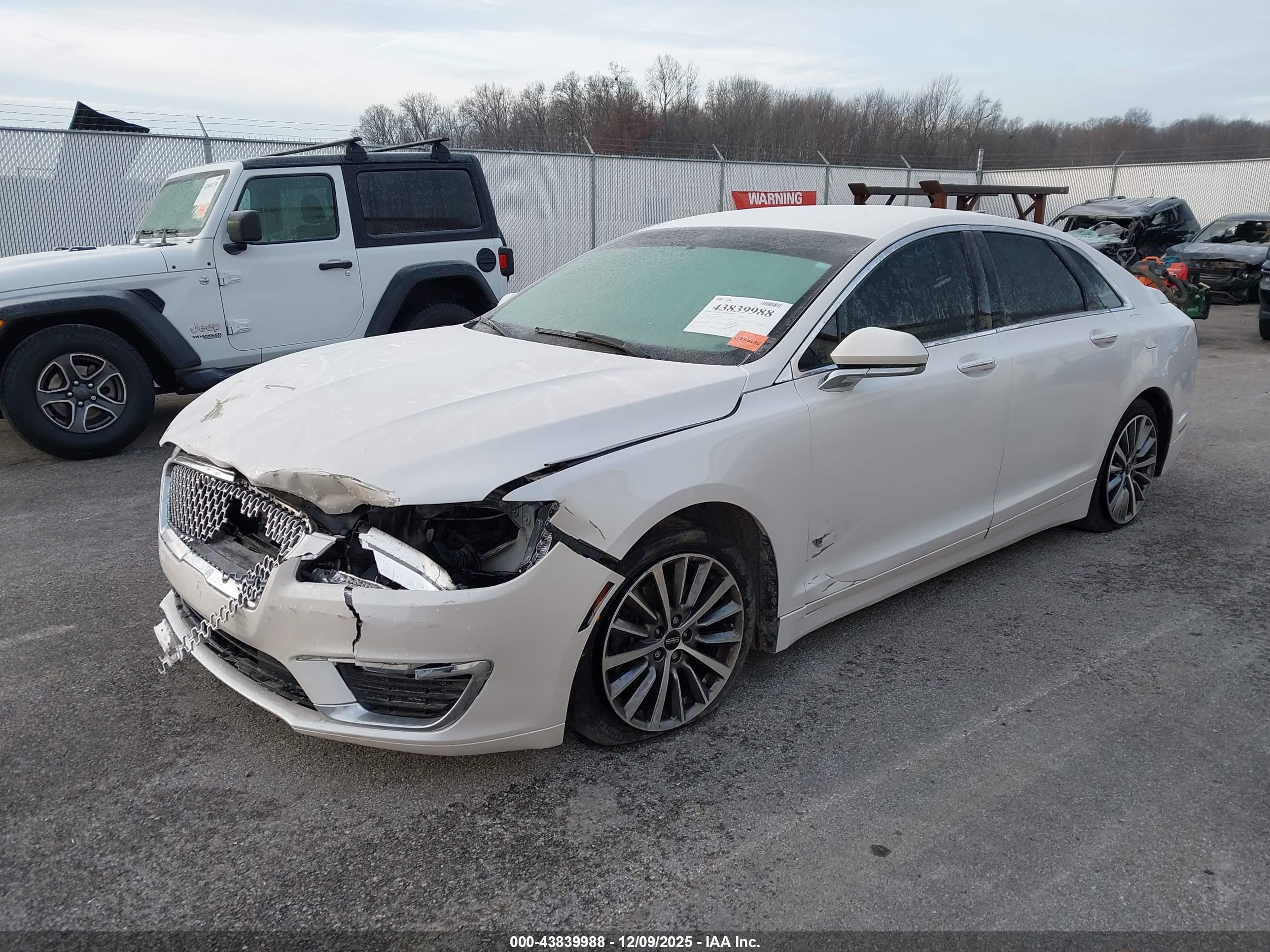 LINCOLN MKZ image 2