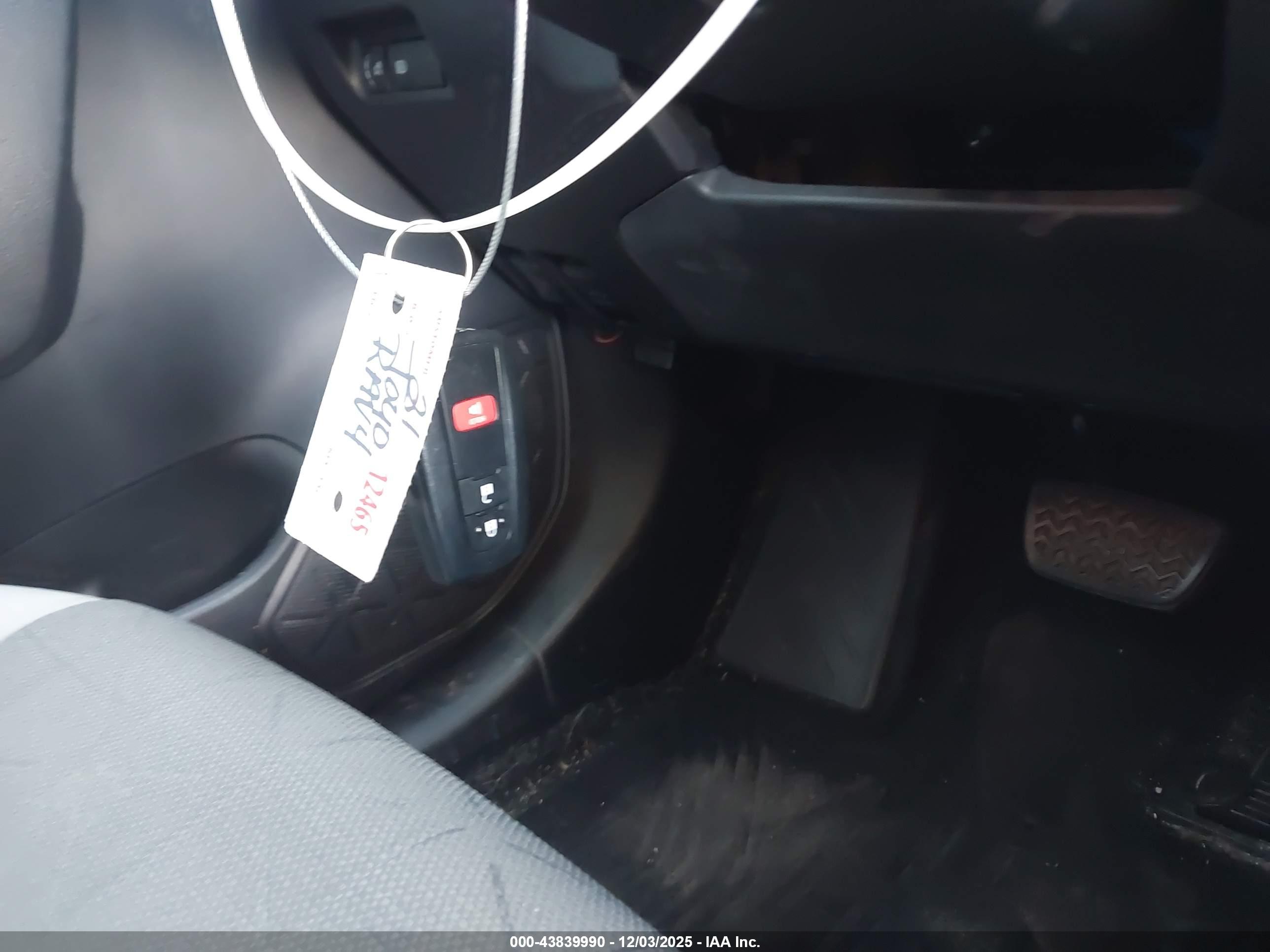 TOYOTA RAV4 image 11