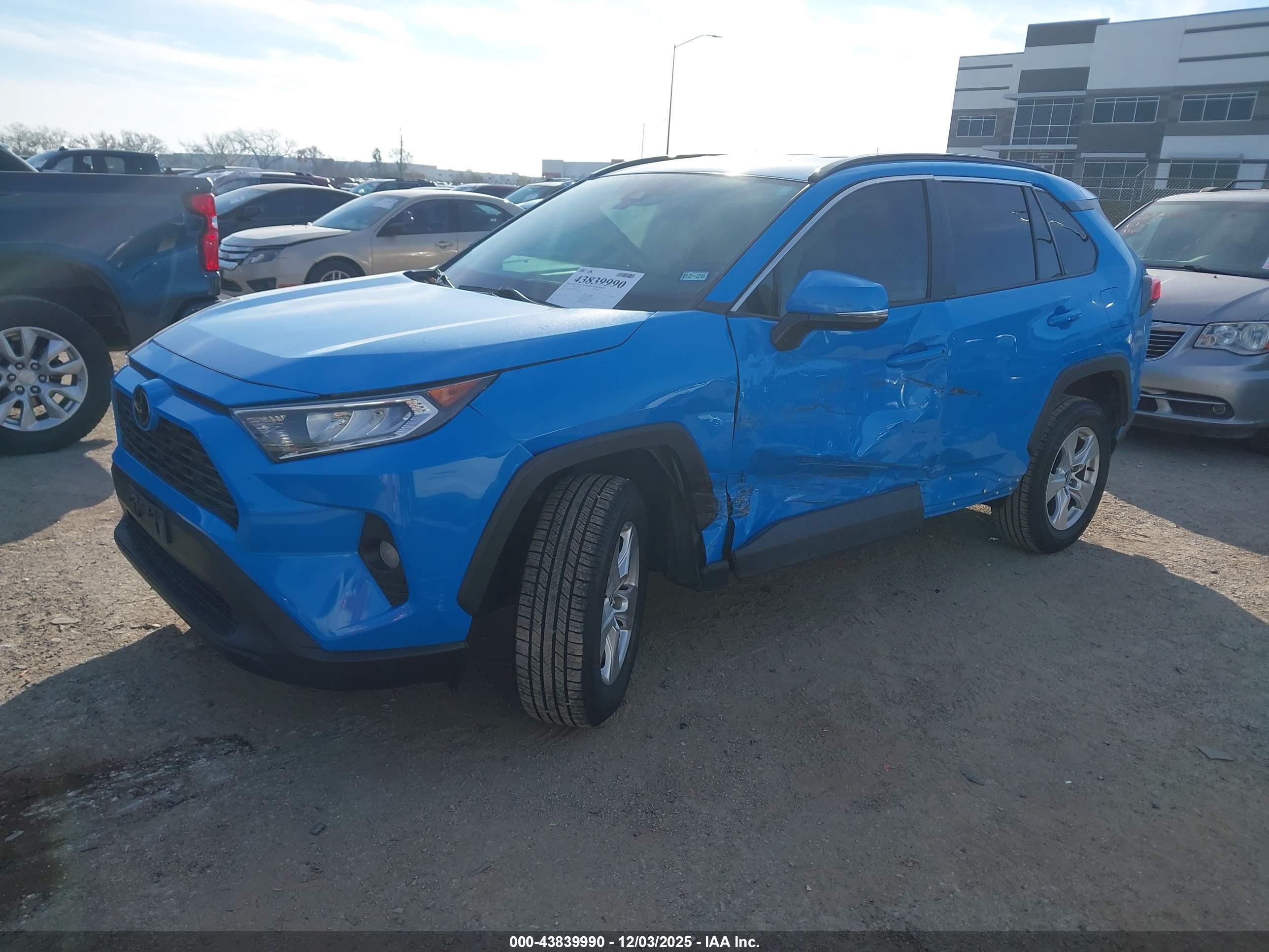 TOYOTA RAV4 image 2