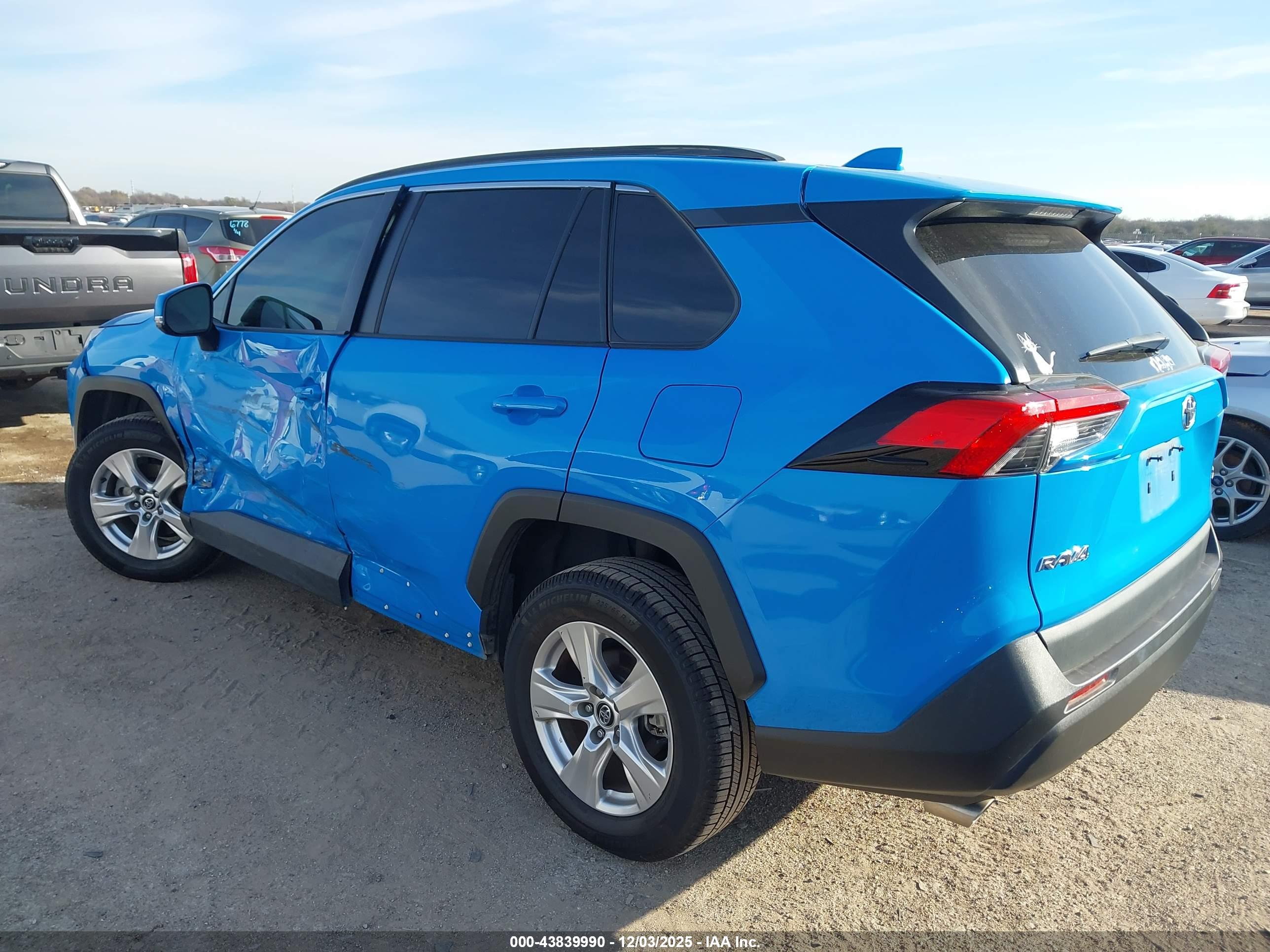 TOYOTA RAV4 image 3
