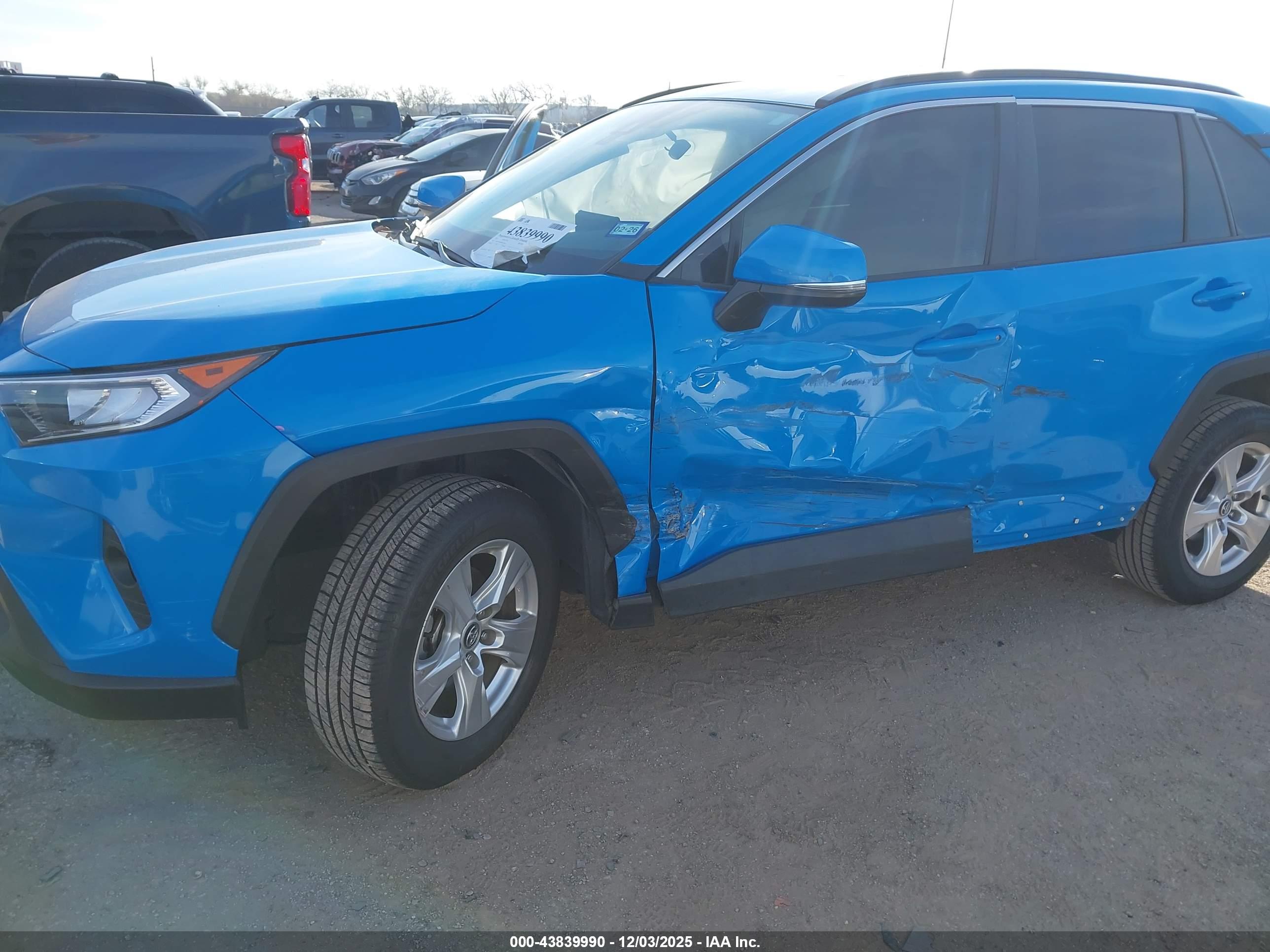 TOYOTA RAV4 image 6