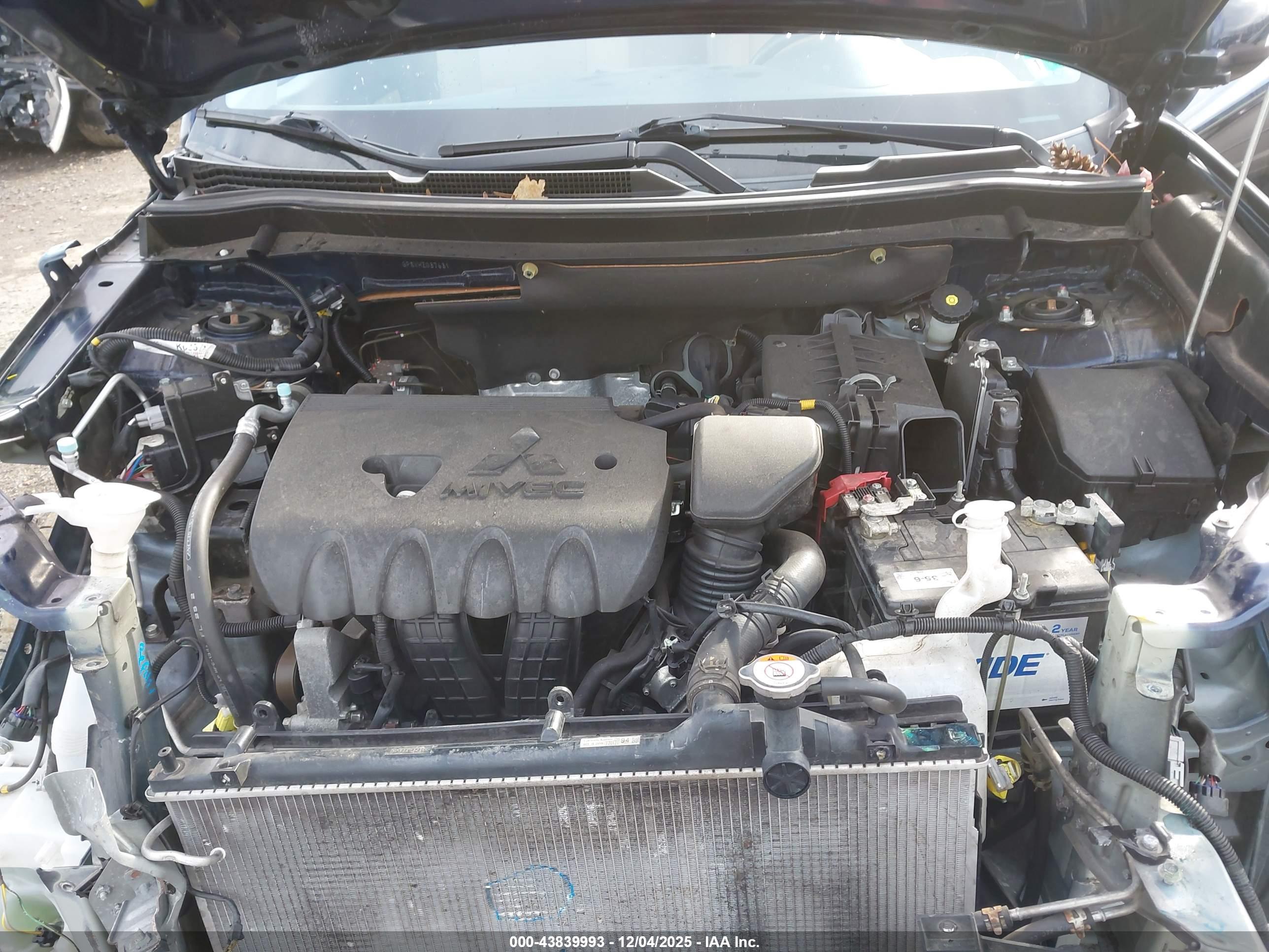 MITSUBISHI OUTLANDER image 10